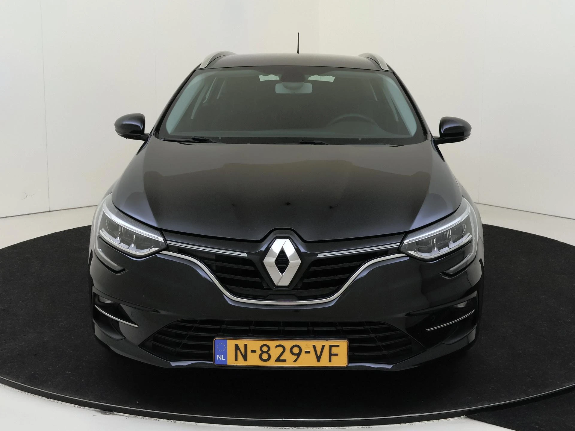Renault-Mégane Estate-image-5