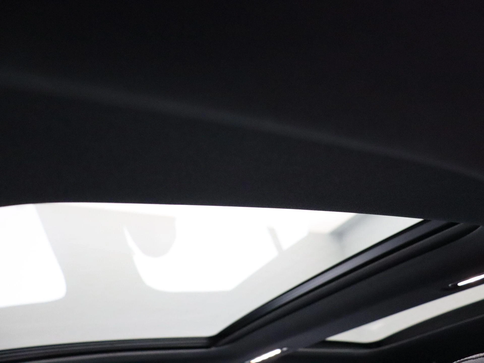 Mercedes-Benz-EQS-image-13