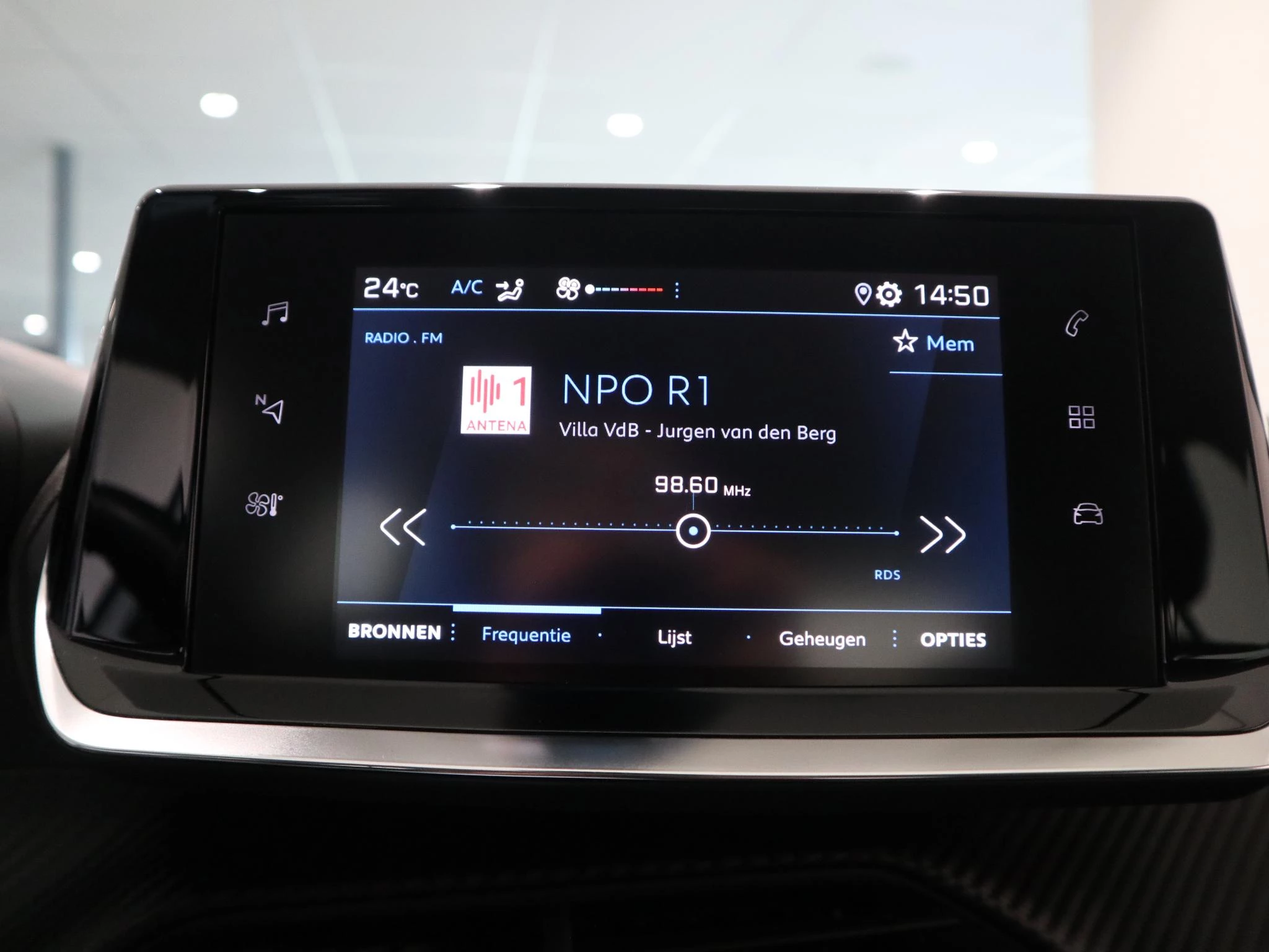 Peugeot-208-image-17