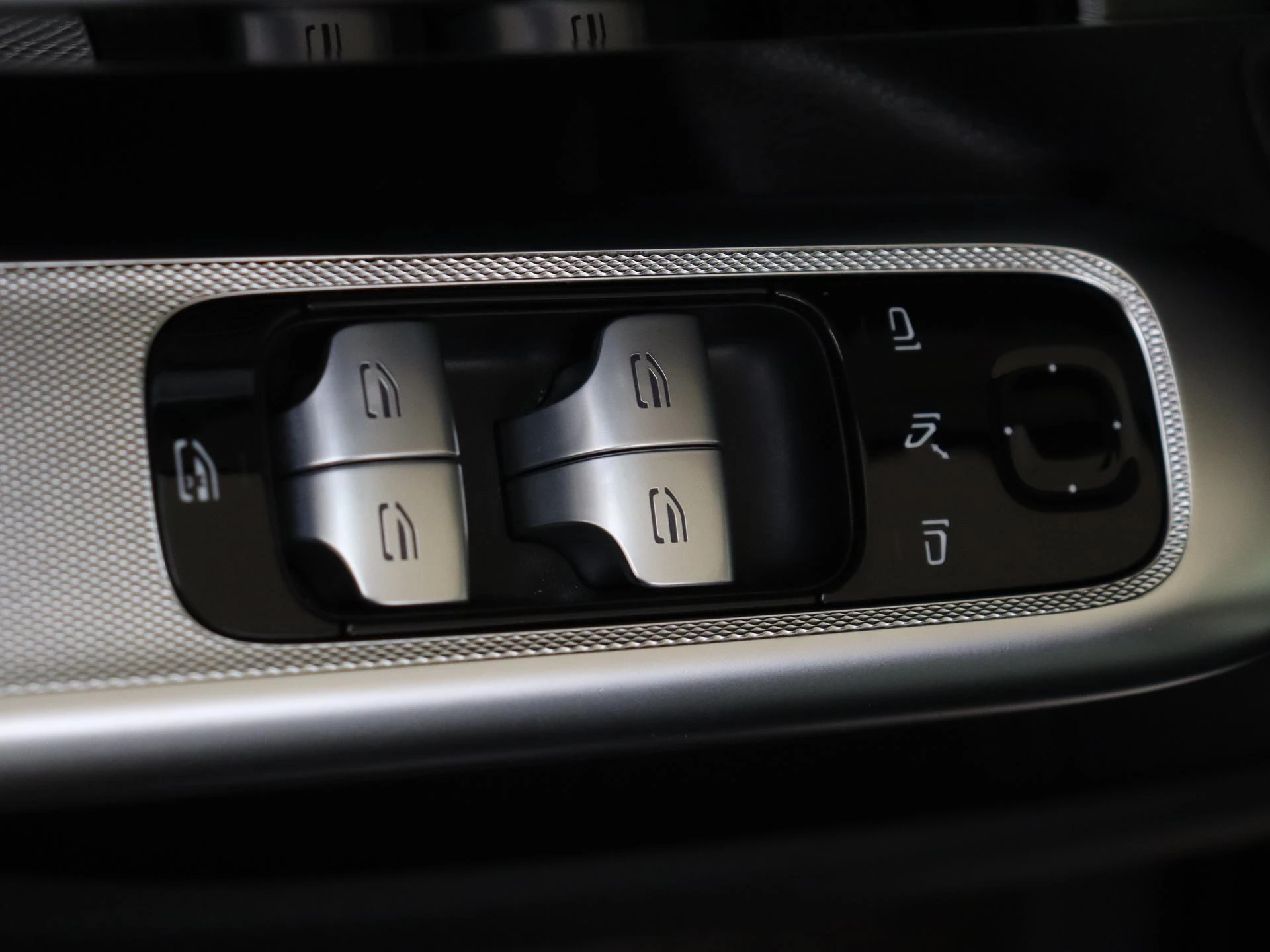 Mercedes-Benz-EQE-image-25
