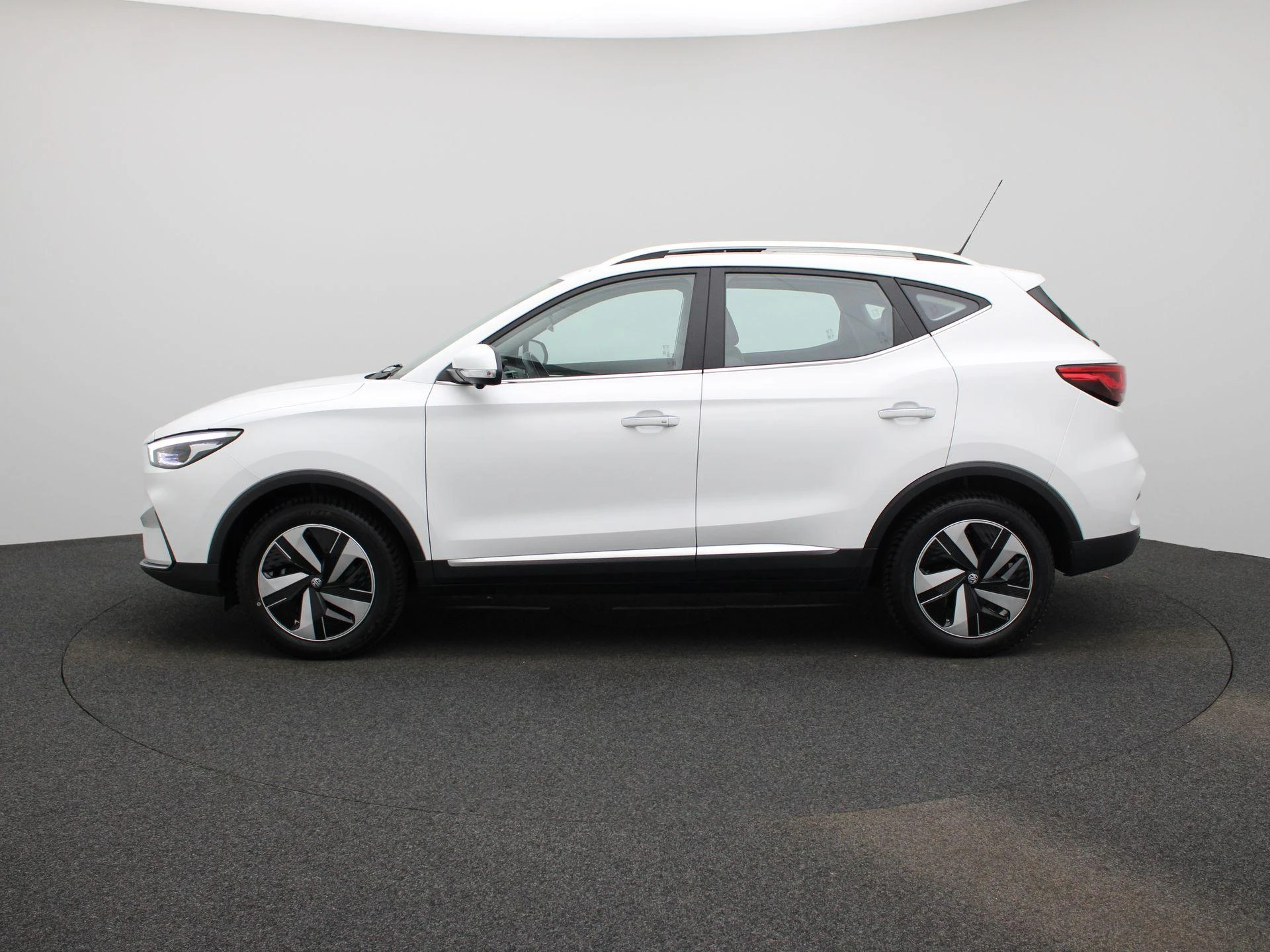 MG-ZS EV-image-4