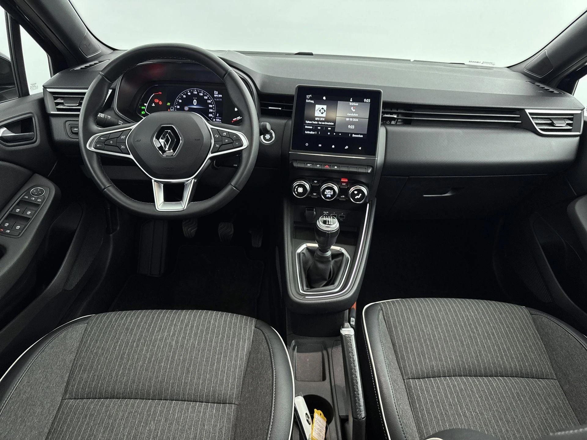 Renault-Clio-image-16
