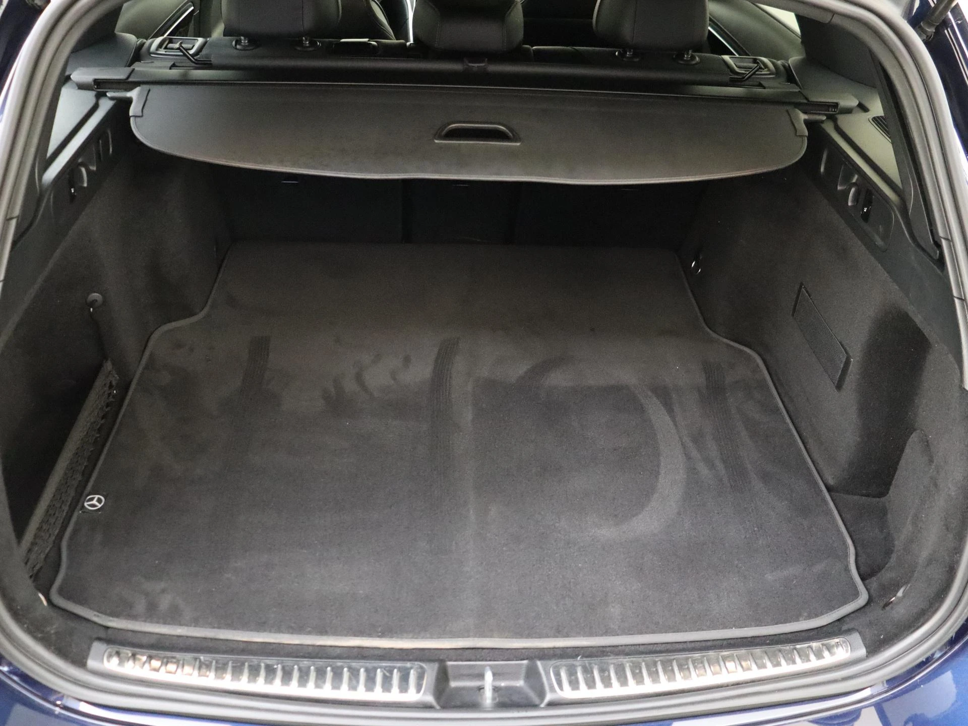 Mercedes-Benz-C-Klasse-image-27