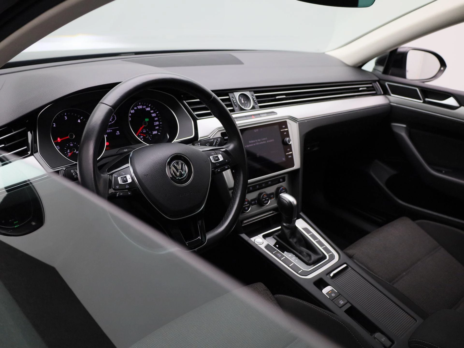 Volkswagen-Passat-image-30