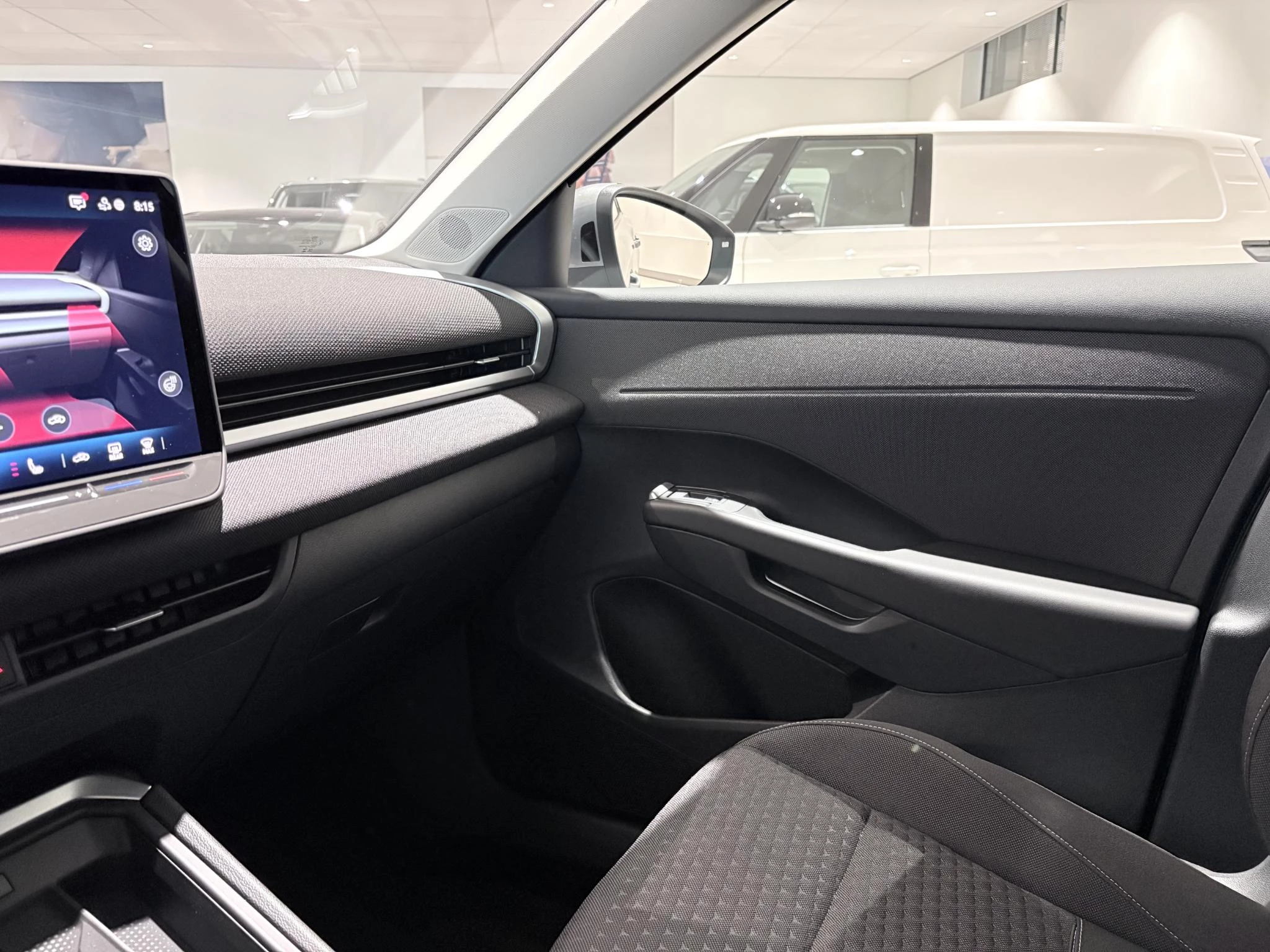 Volkswagen-T-Roc-image-28