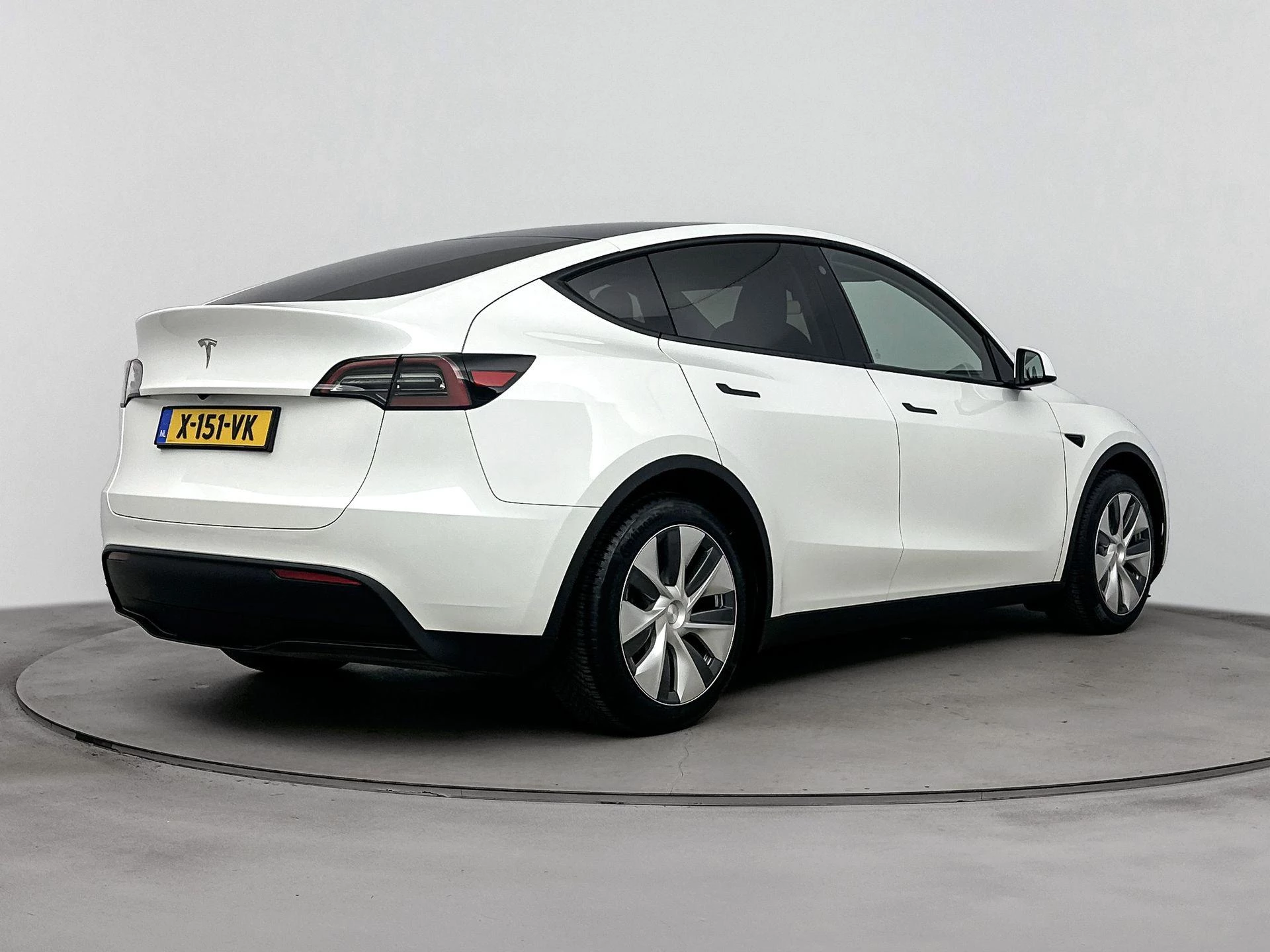 Tesla-Model Y-image-3