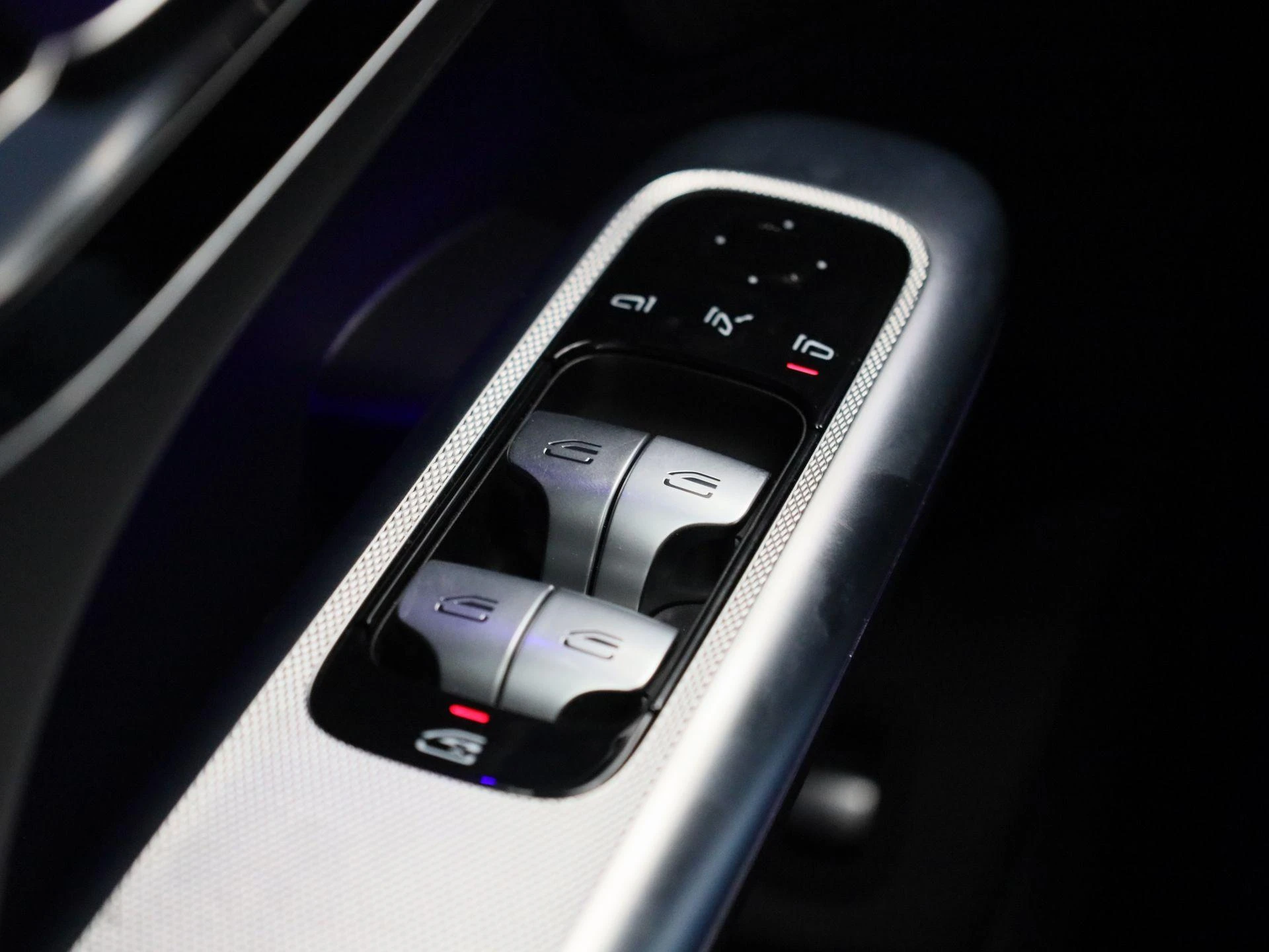 Mercedes-Benz-GLC-image-31