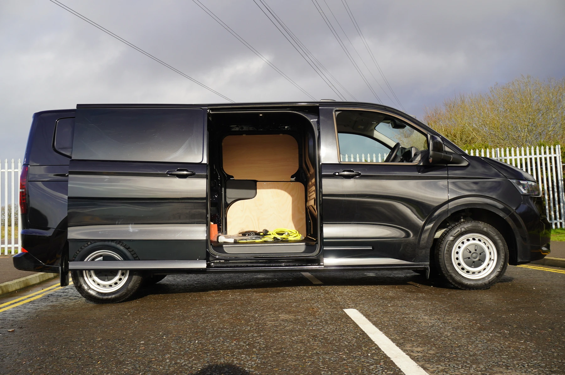 Volkswagen-Transporter-image-13