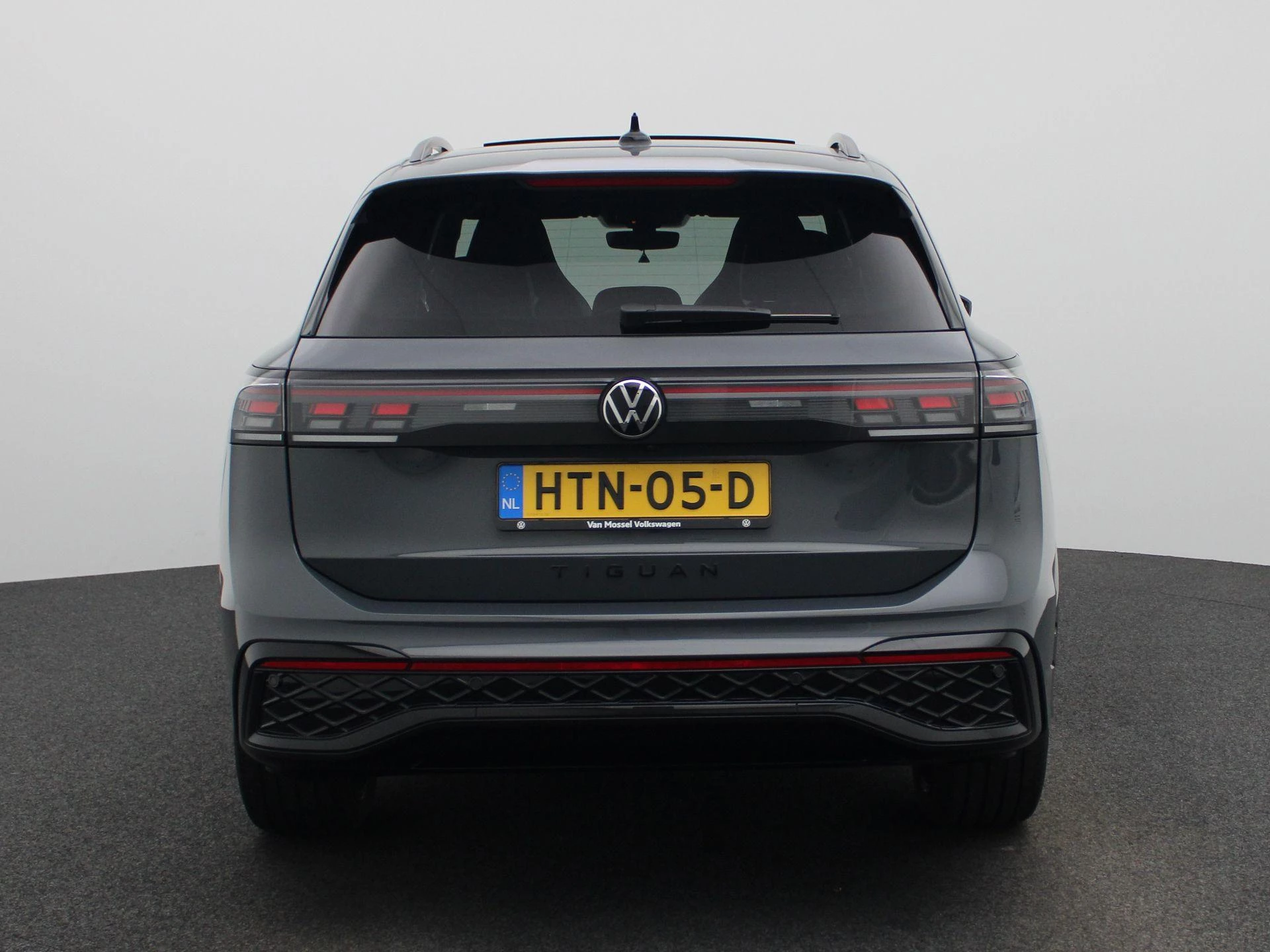 Volkswagen-Tiguan-image-4