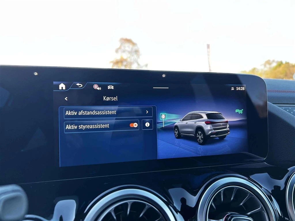 Mercedes-Benz-EQA-image-16