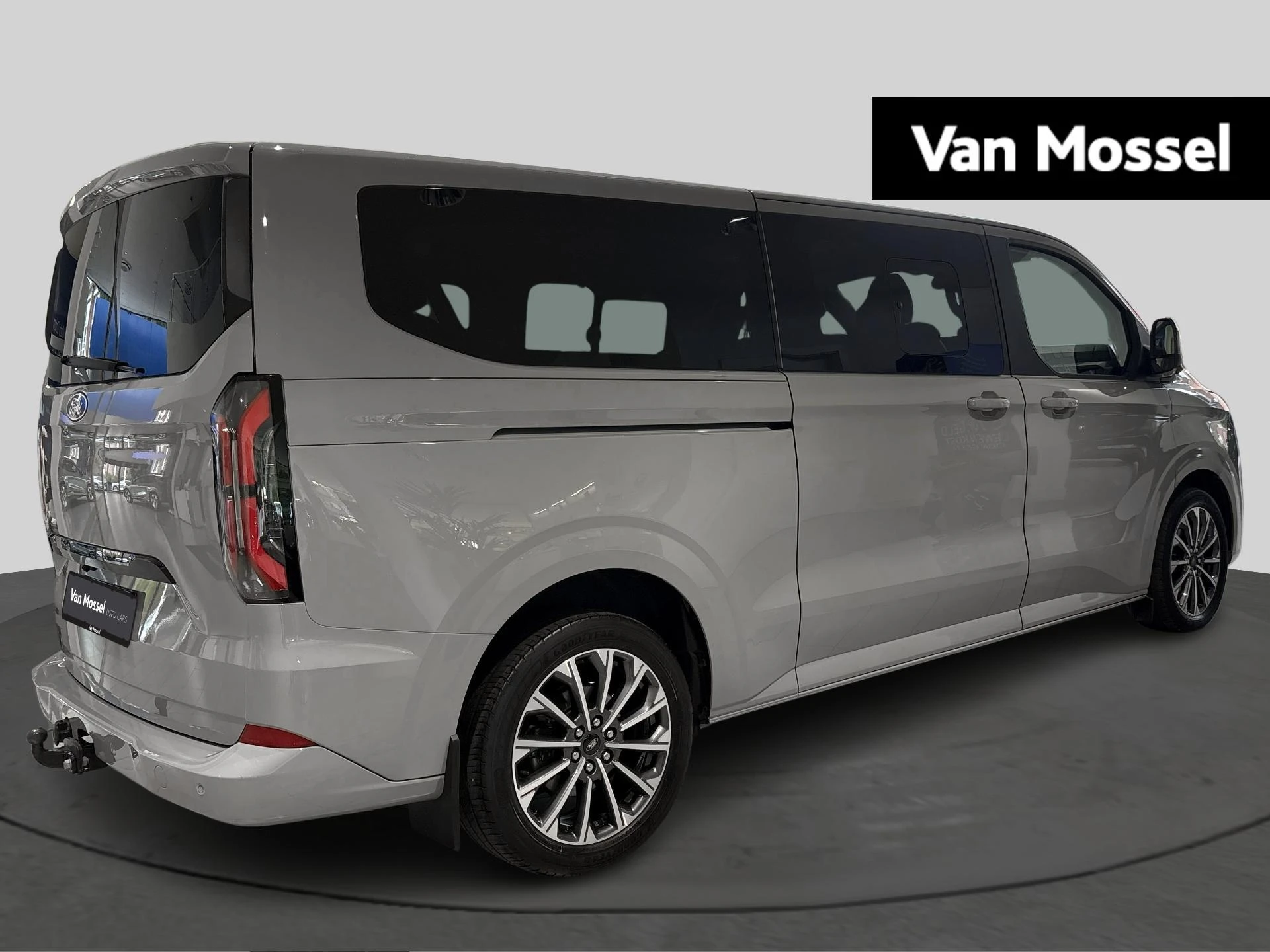 Ford-Tourneo Custom-image-4