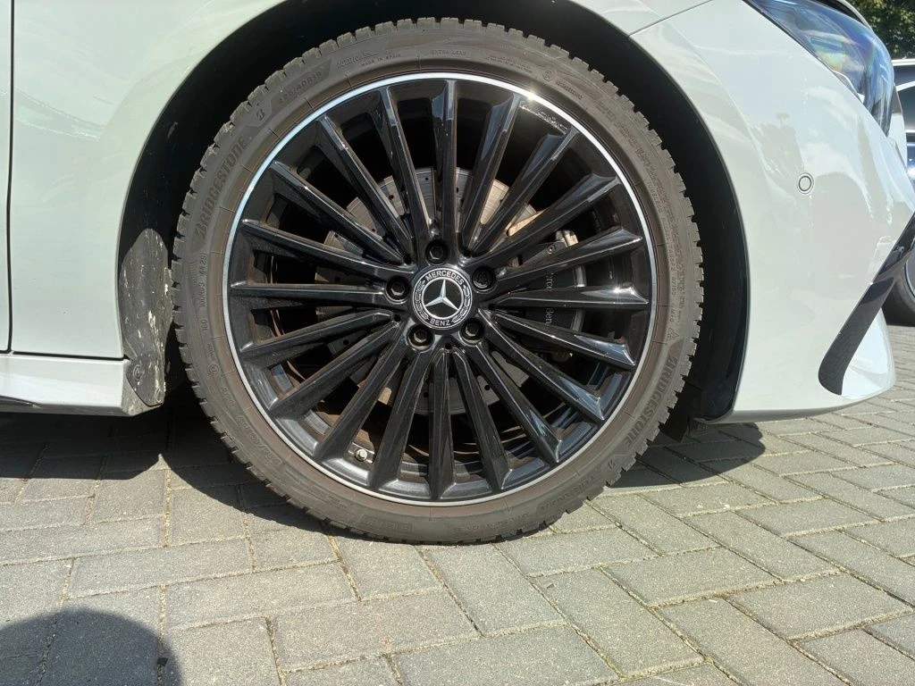 Mercedes-Benz-CLA 200-image-17