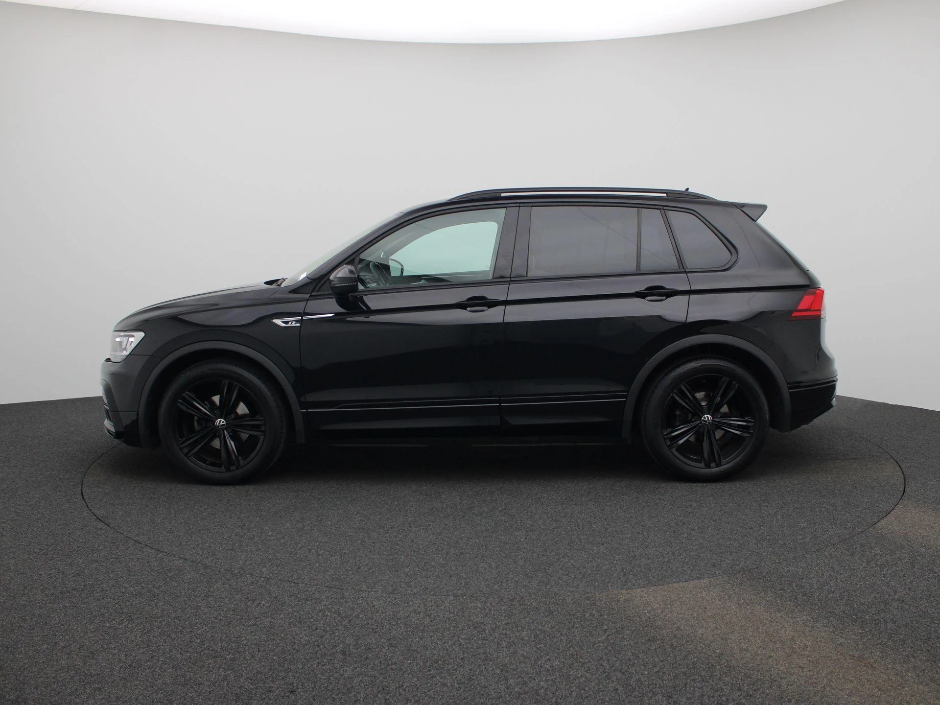 Volkswagen-Tiguan-image-3