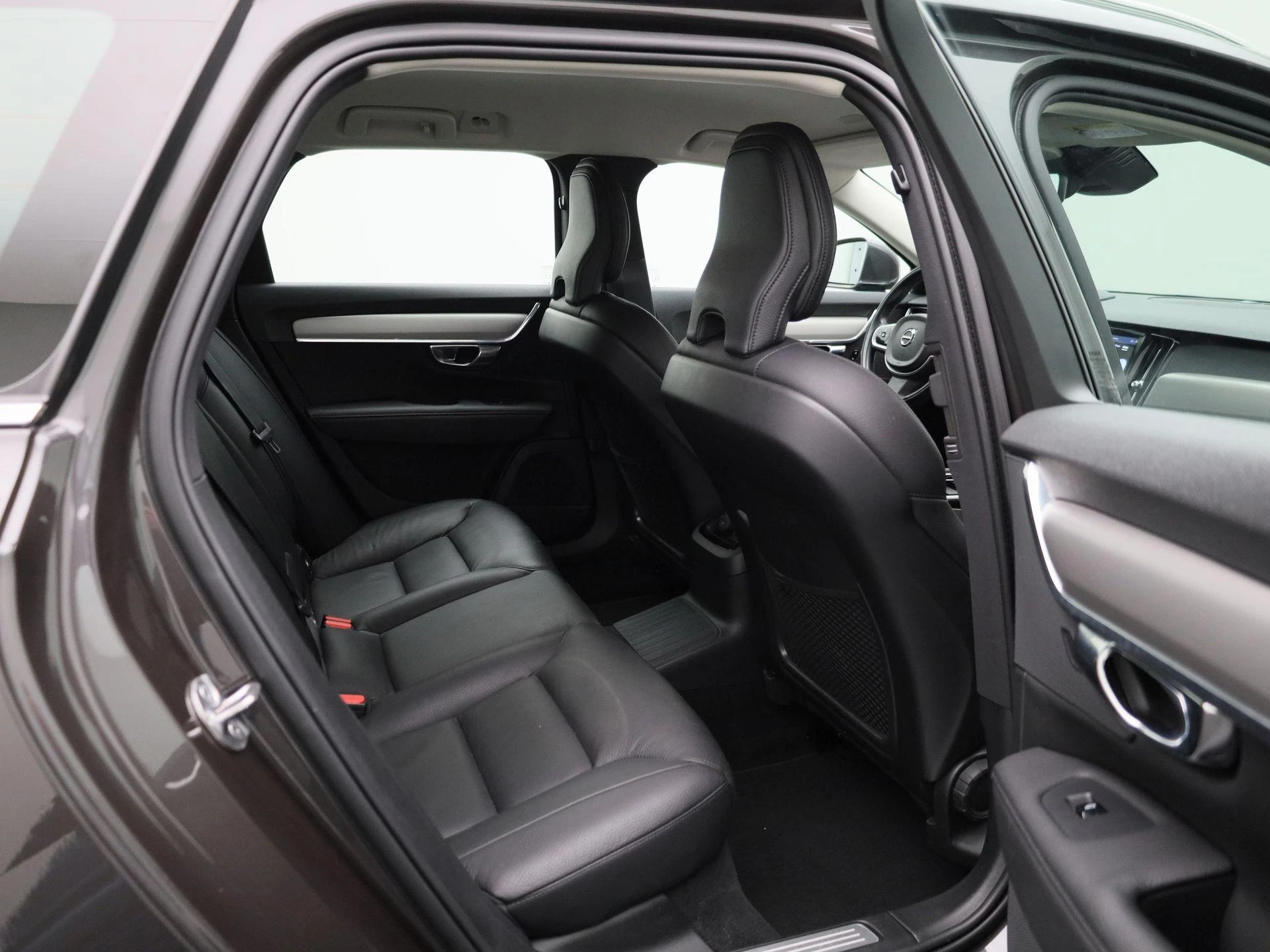 Volvo-V90-image-38