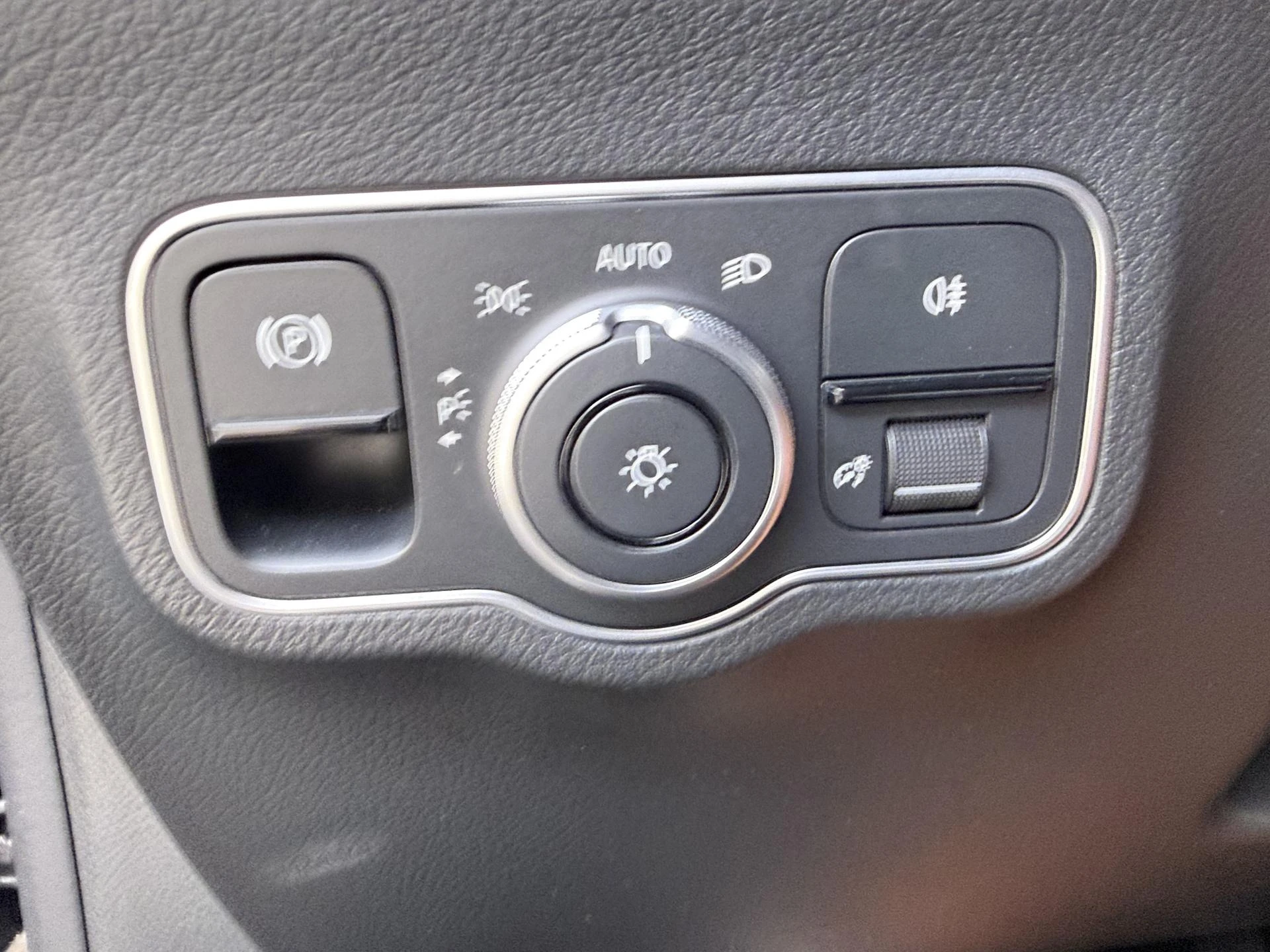 Mercedes-Benz-GLA-image-24