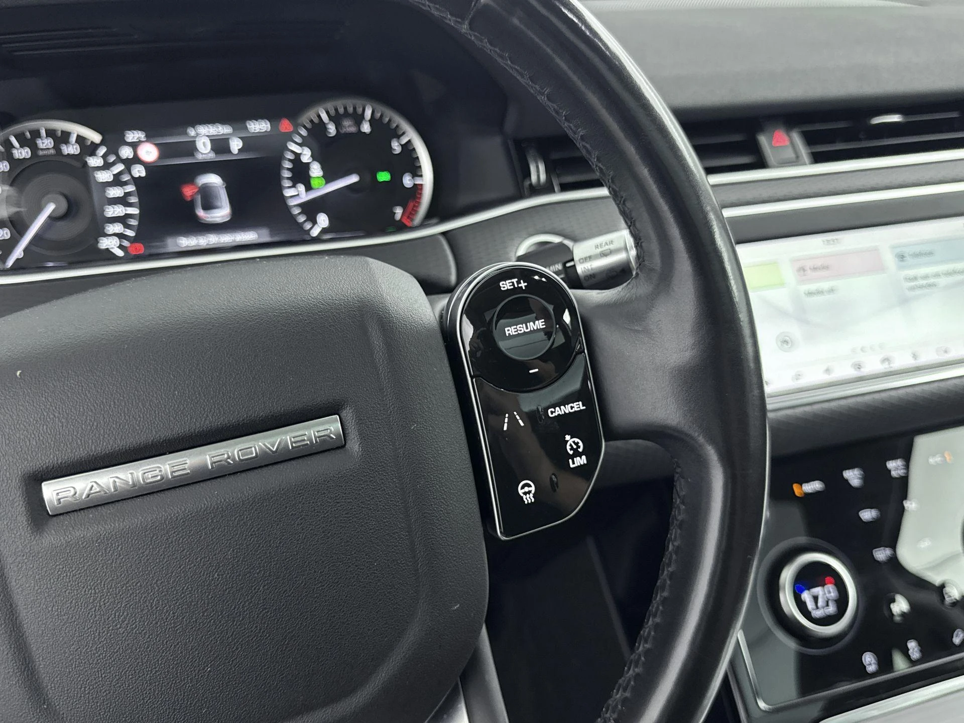 Land Rover-Range Rover Evoque-image-5