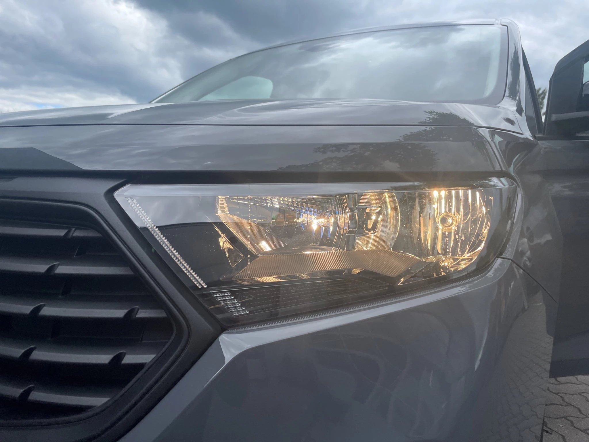 Ford Tourneo Connect Titanium Langer Radstand (L2). Grand 1.5 l EcoBoost PHEV. 6-Gang-Automatikgetriebe.