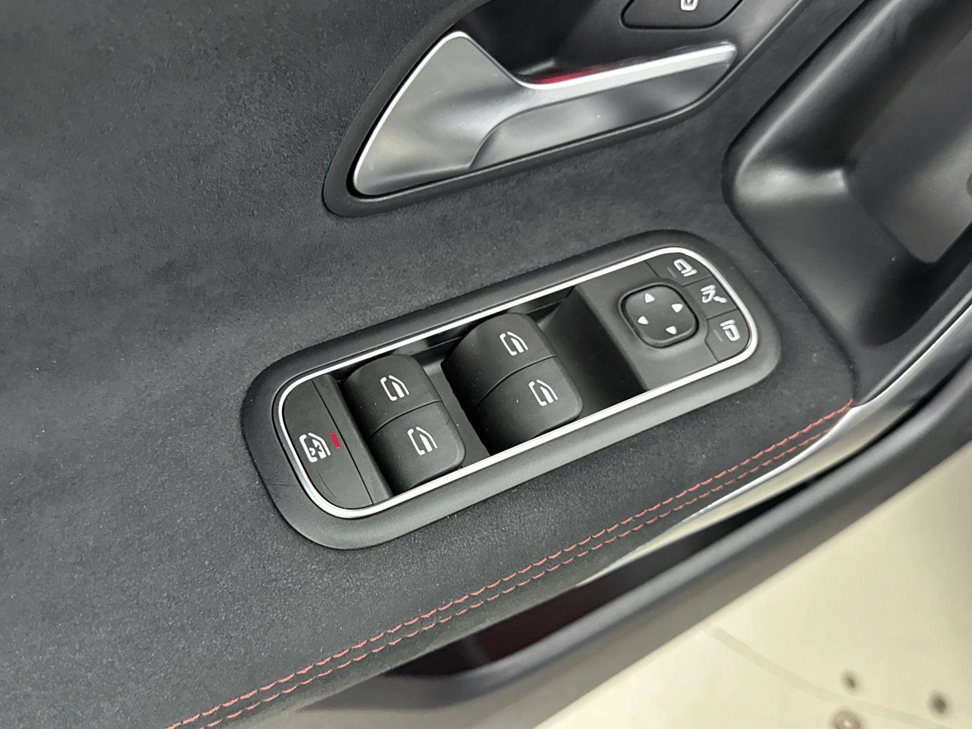 Mercedes-Benz-CLA-image-20