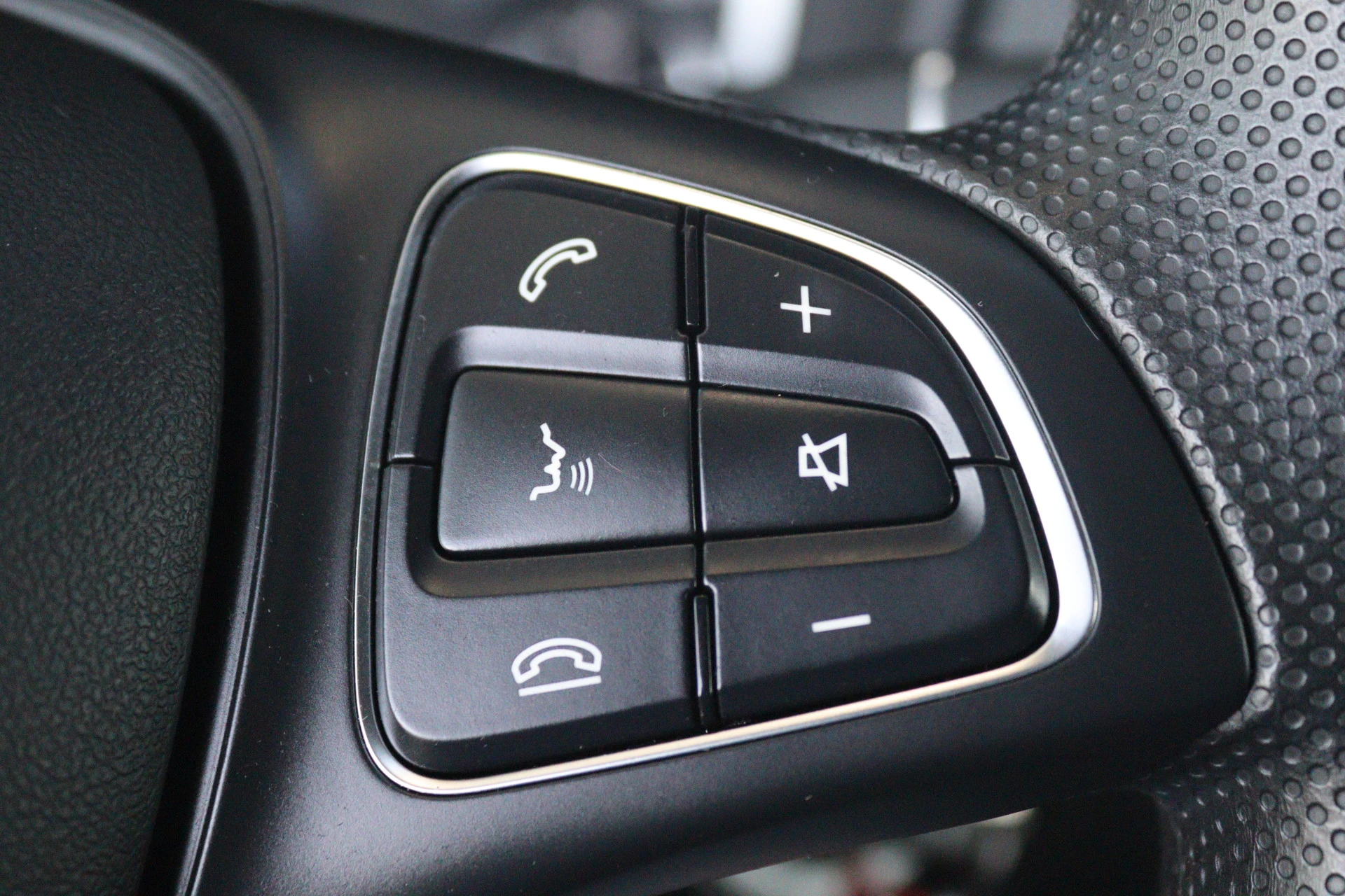 Mercedes-Benz-eVito-image-13