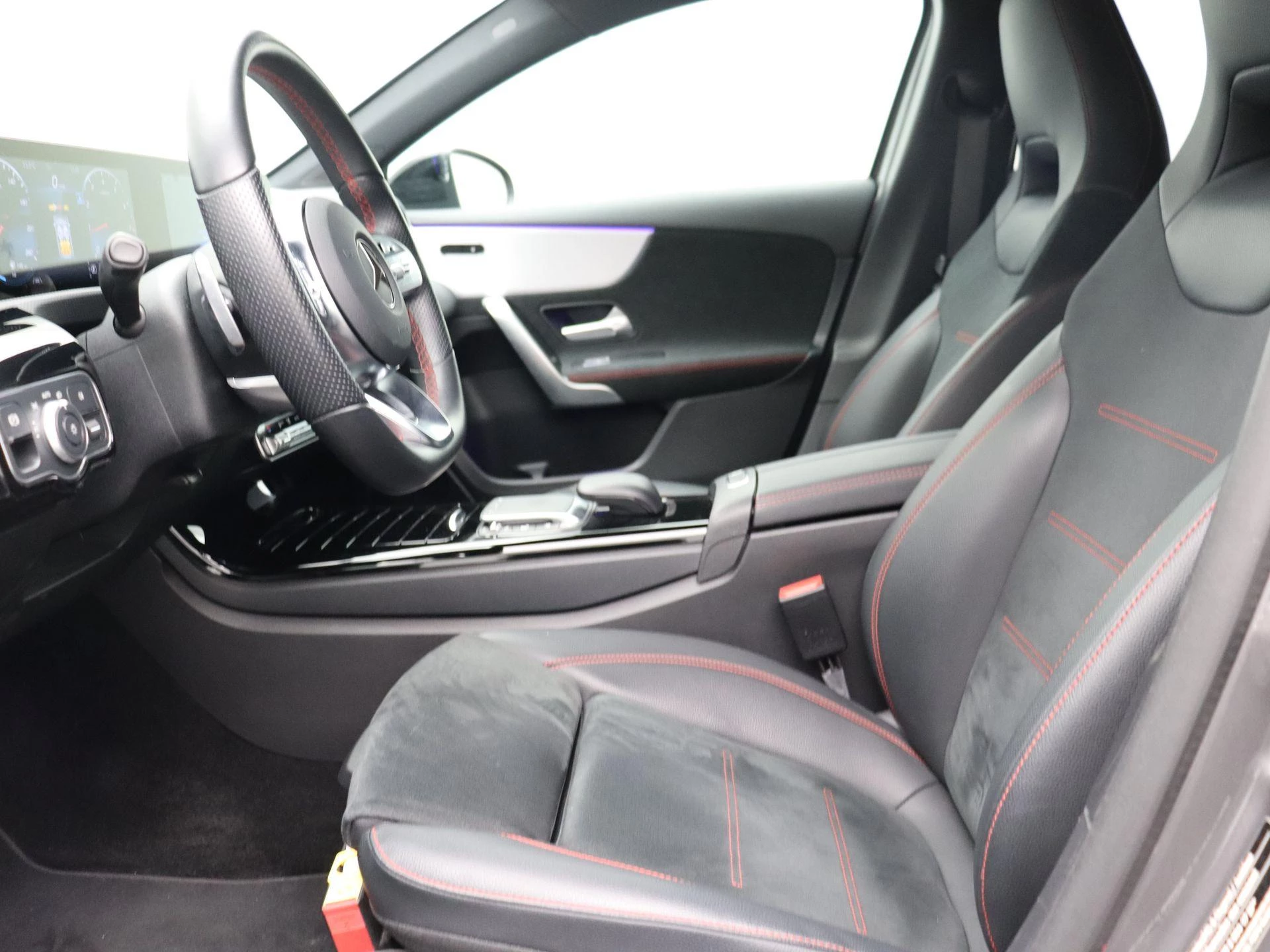 Mercedes-Benz A-Klasse 180 + AMG LINE + LED + CAMERA +