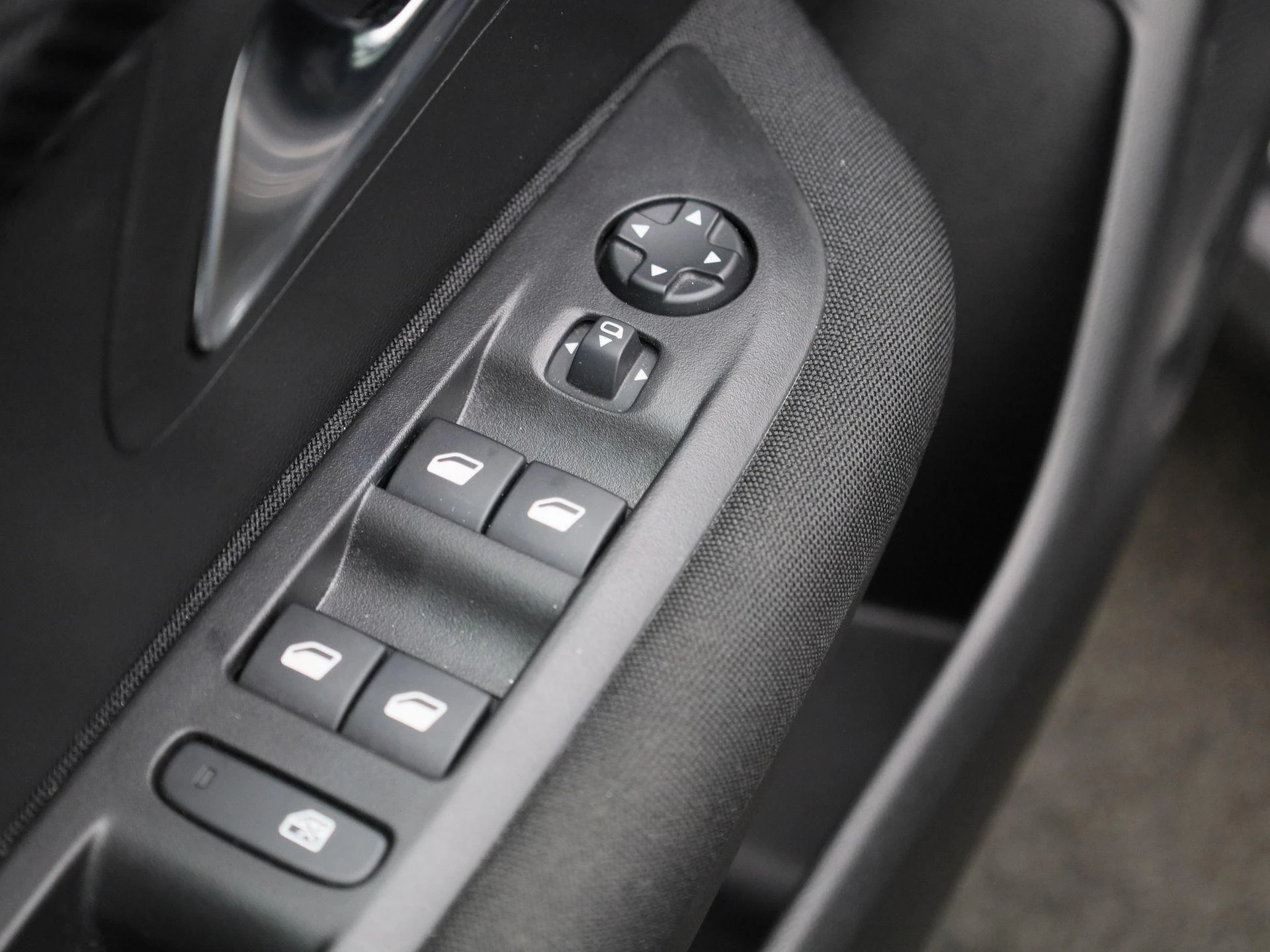 Peugeot-208-image-24