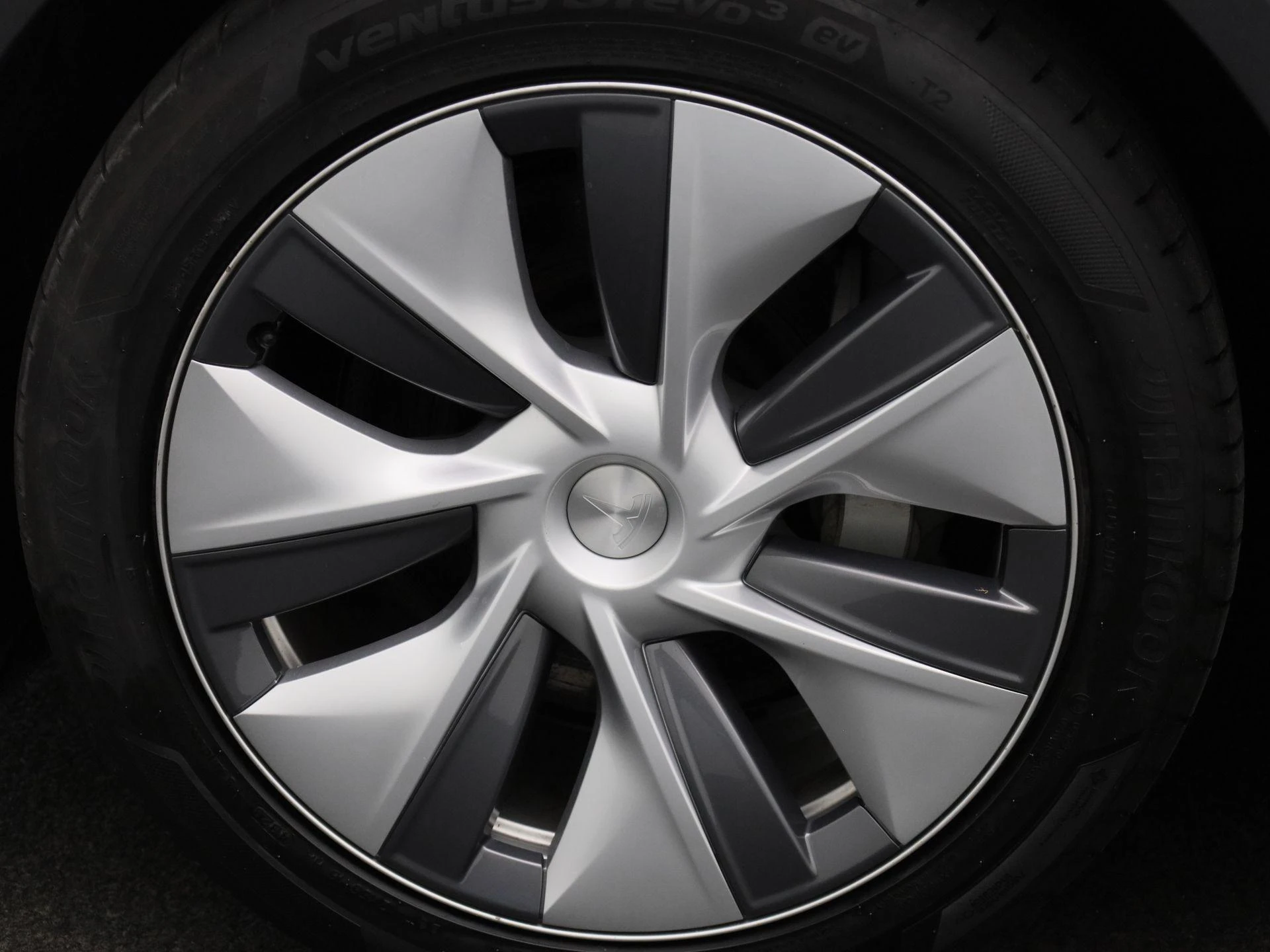 Tesla Model Y Long Range Dual Motor AWD