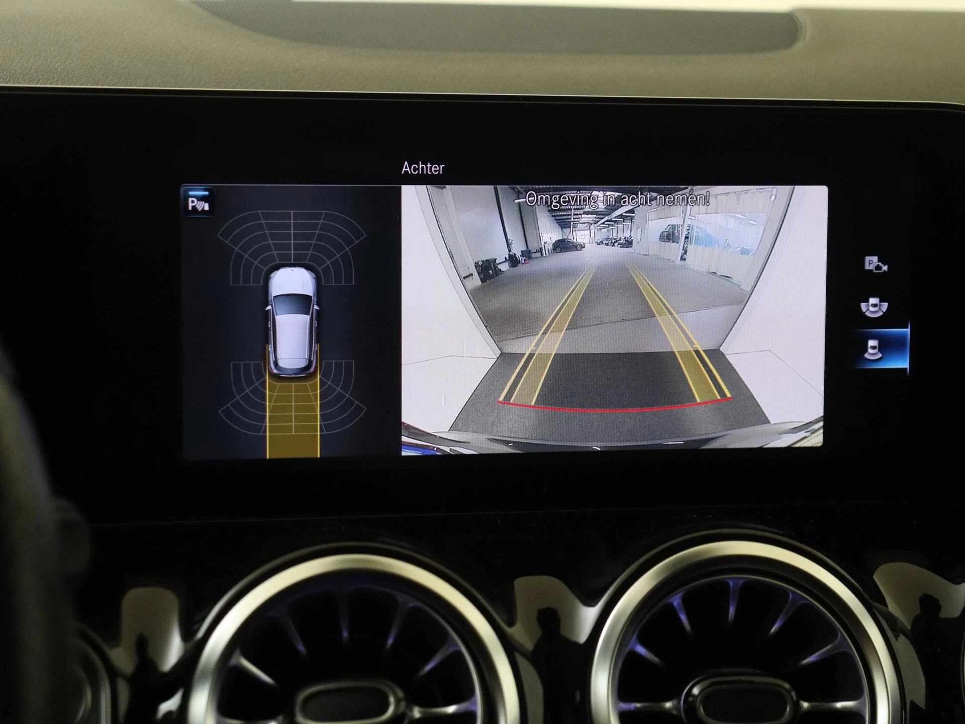 Mercedes-Benz-GLA-image-19