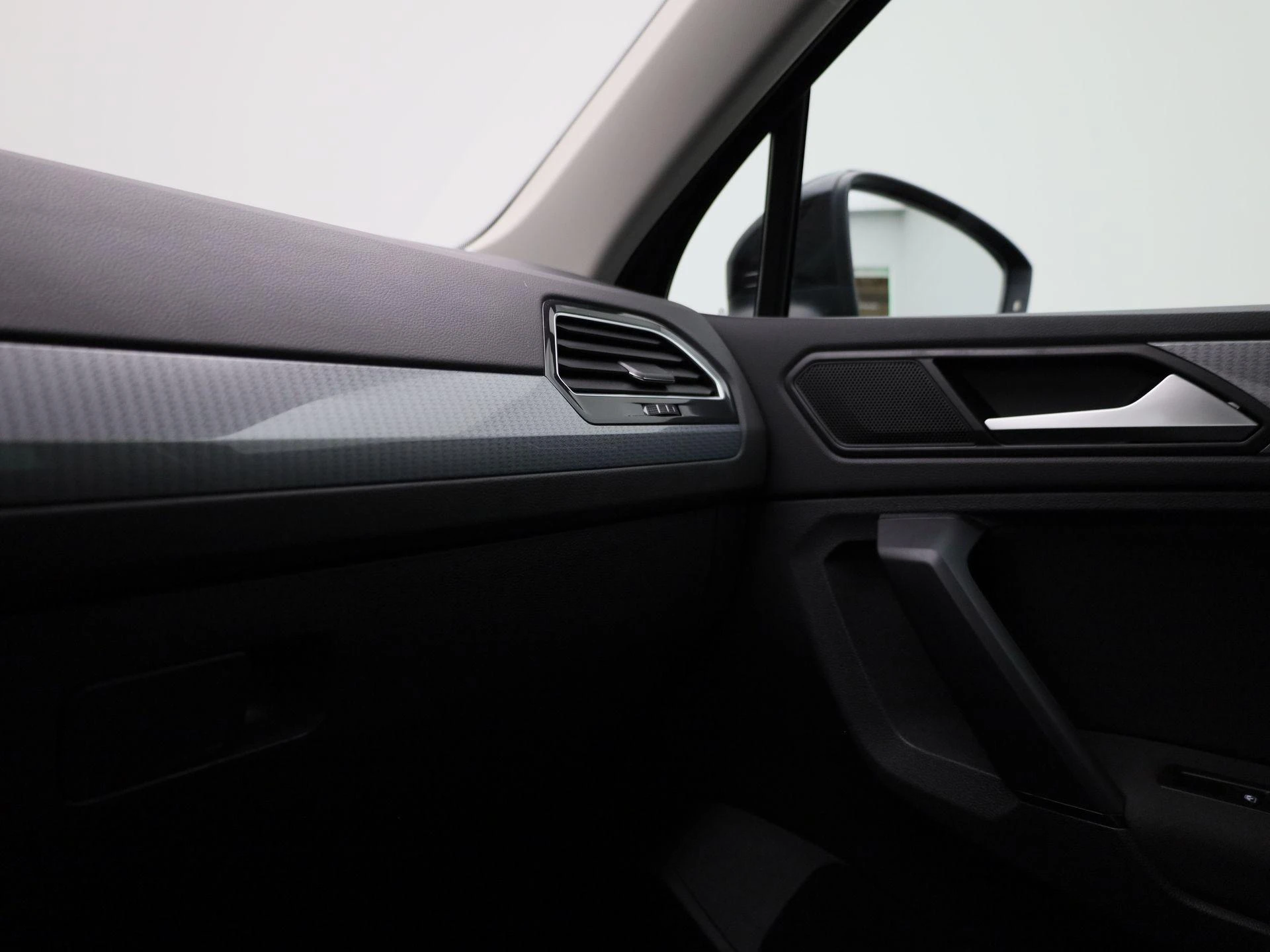 Volkswagen-Tiguan-image-26