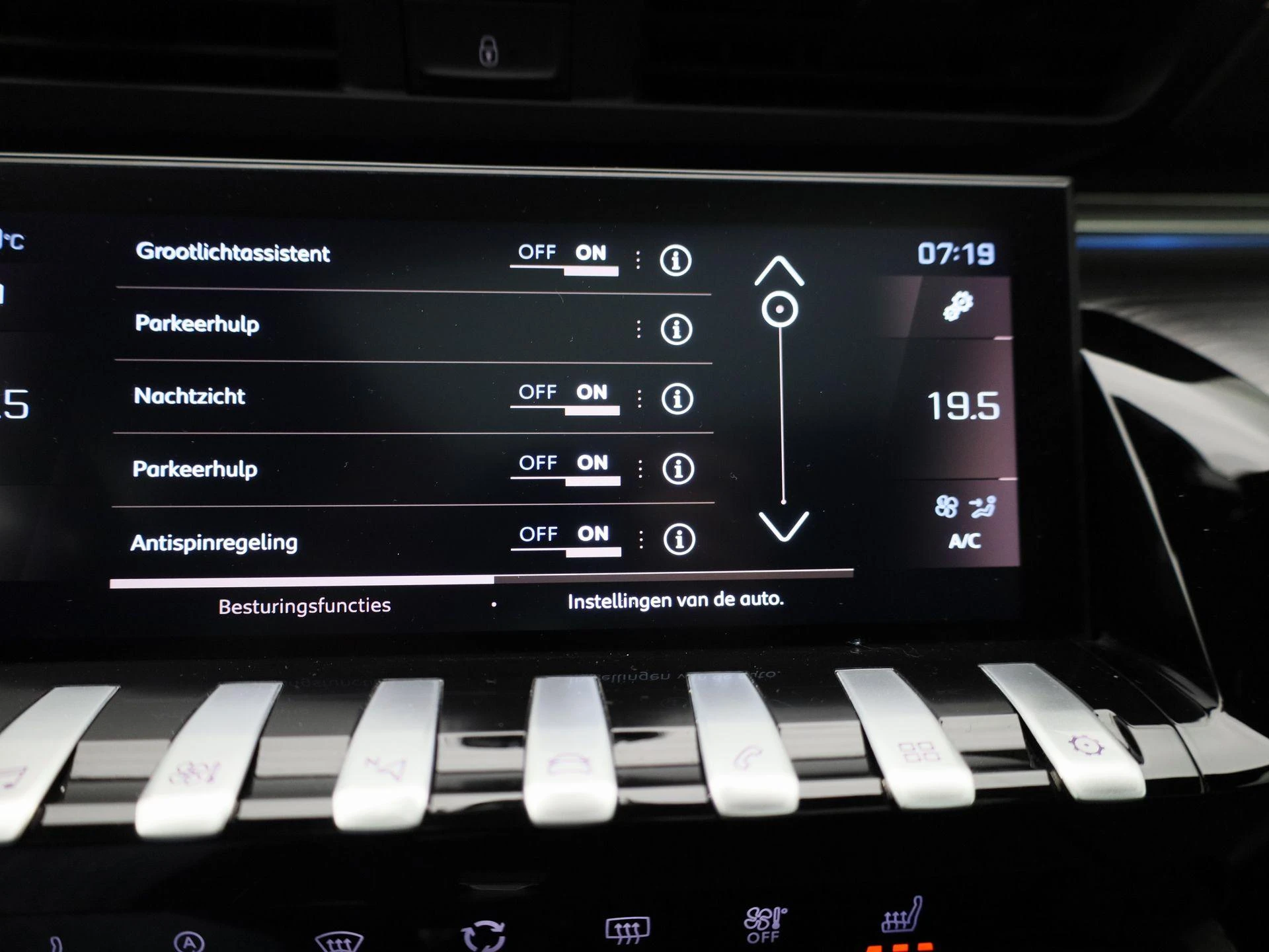 Peugeot-508-image-26