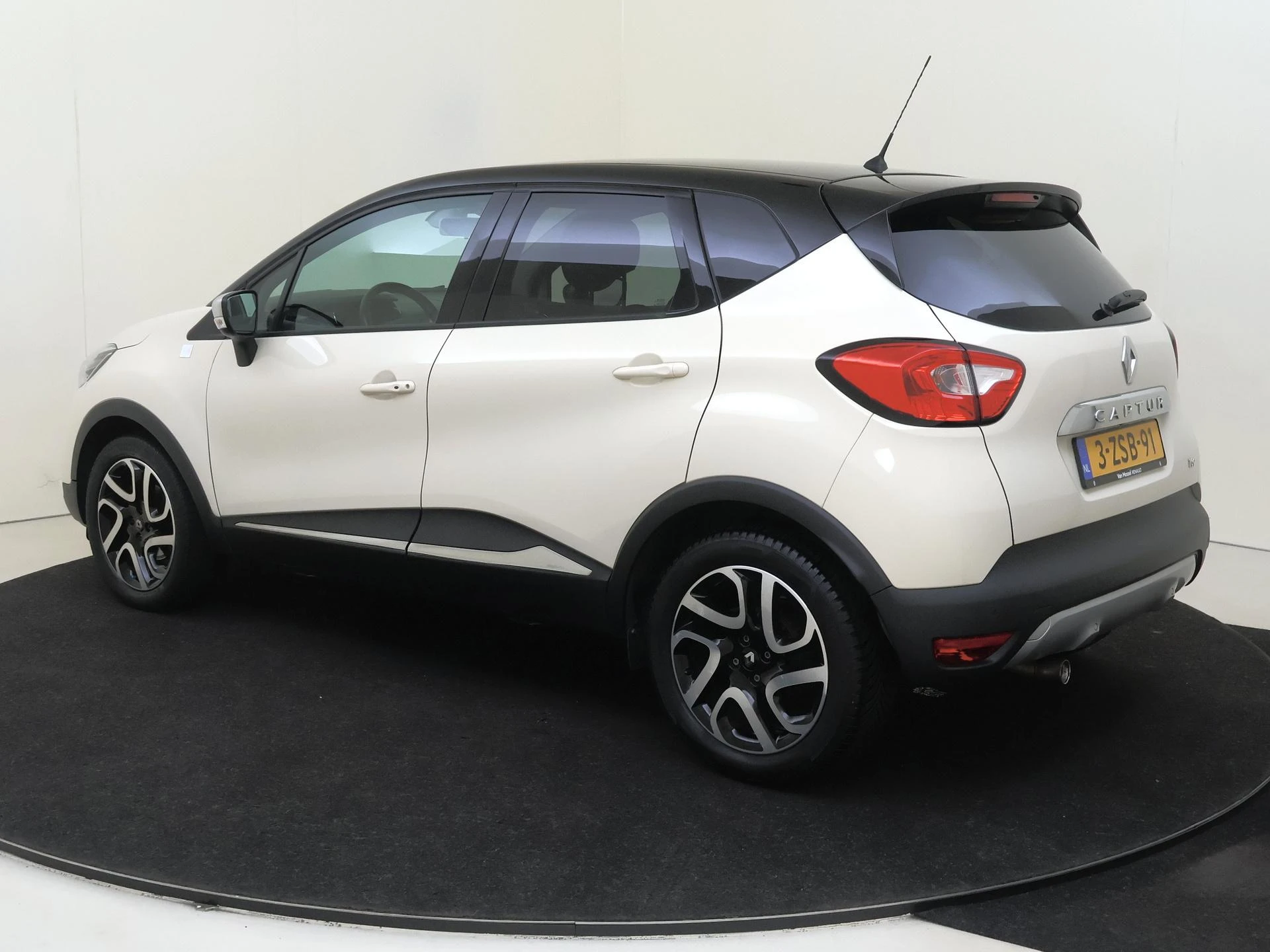 Renault-Captur-image-2