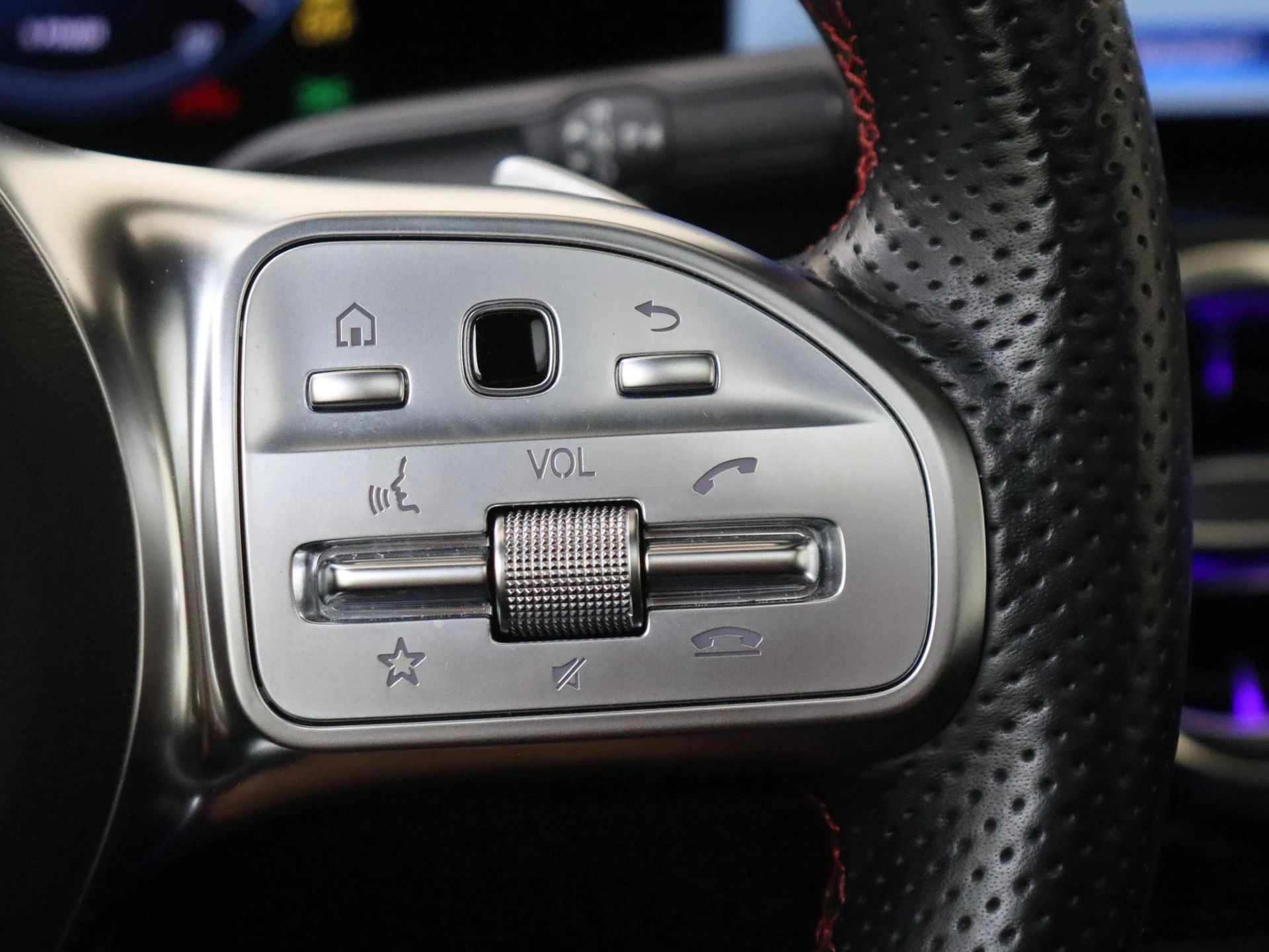 Mercedes-Benz-EQA-image-12