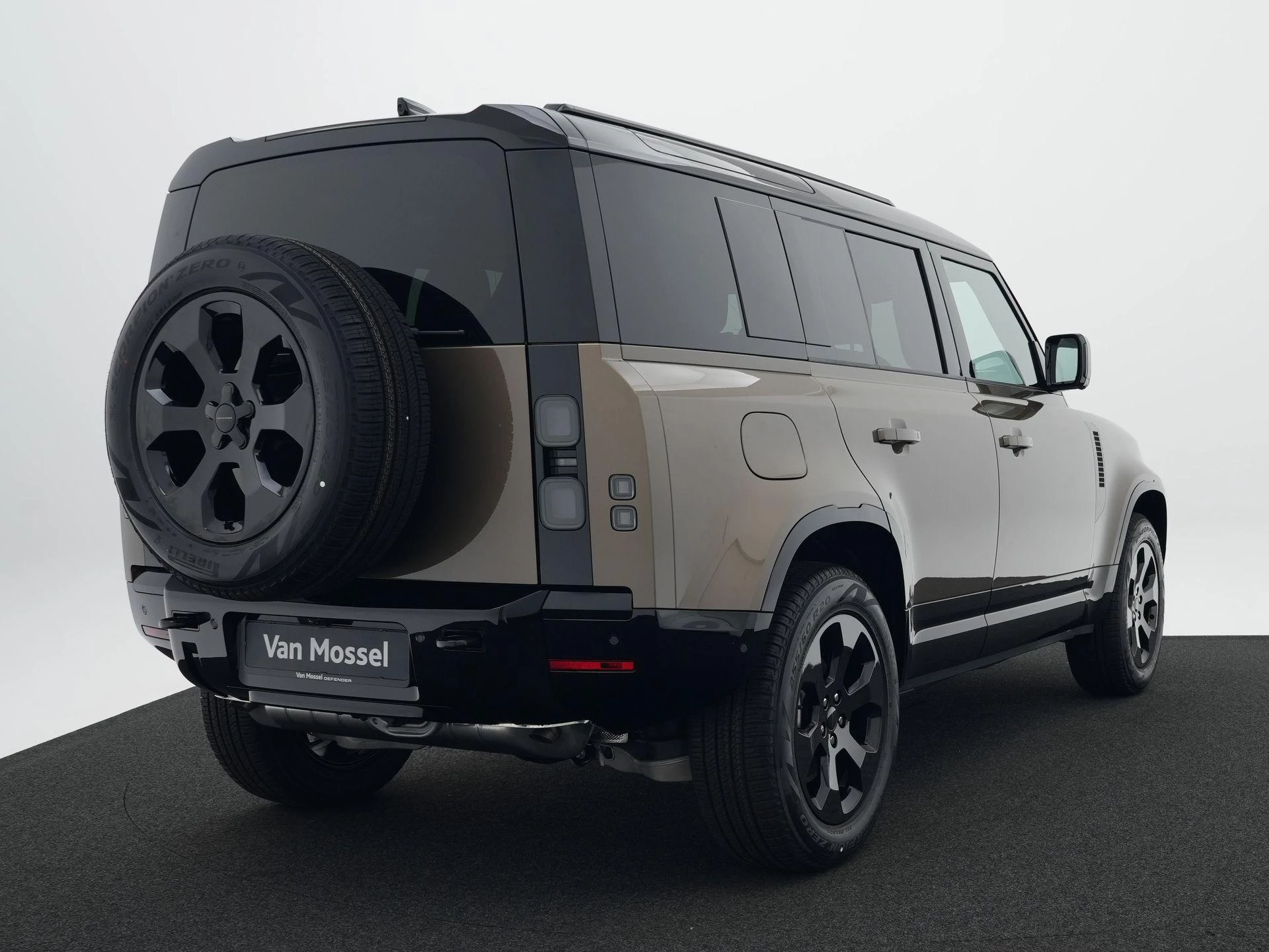 Land Rover-Defender-image-12