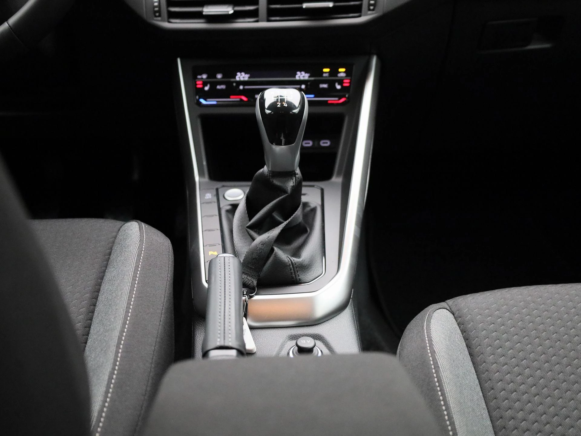 Volkswagen-Polo-image-9