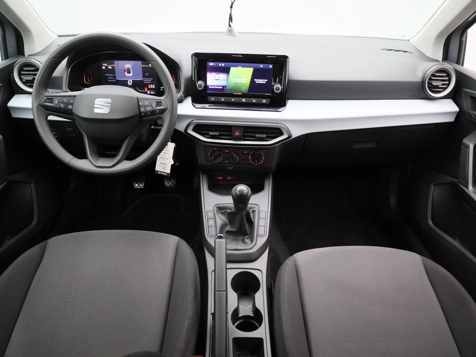 SEAT-Arona-image-7