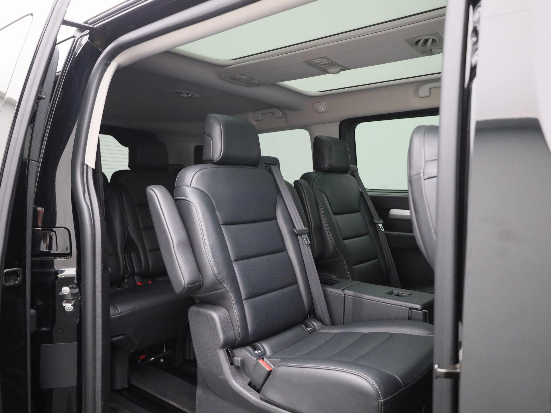 Opel-Zafira e-Life-image-37