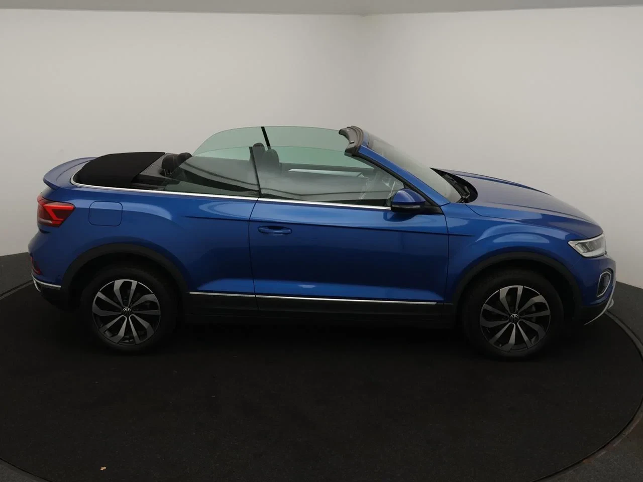 Volkswagen-T-Roc-image-1