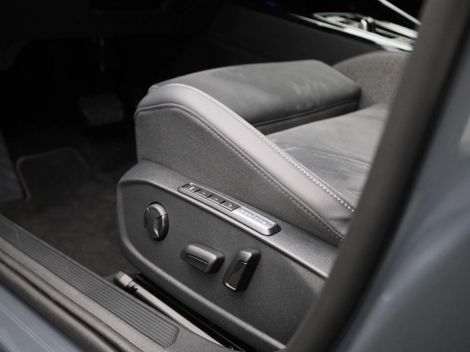 Volkswagen-Golf-image-32
