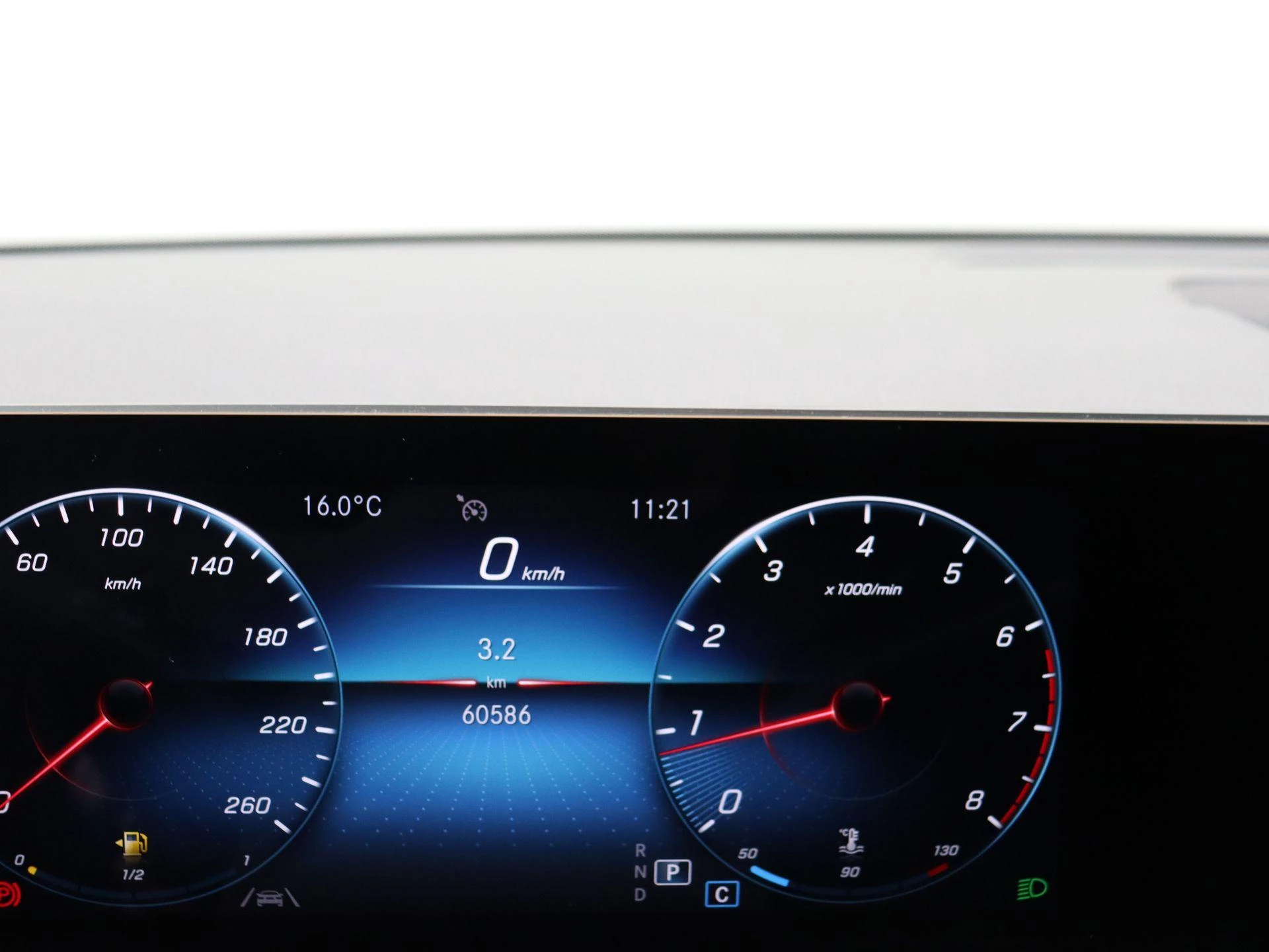 Mercedes-Benz GLB 200 Business Solution + CARPLAY + LED + CAMERA +