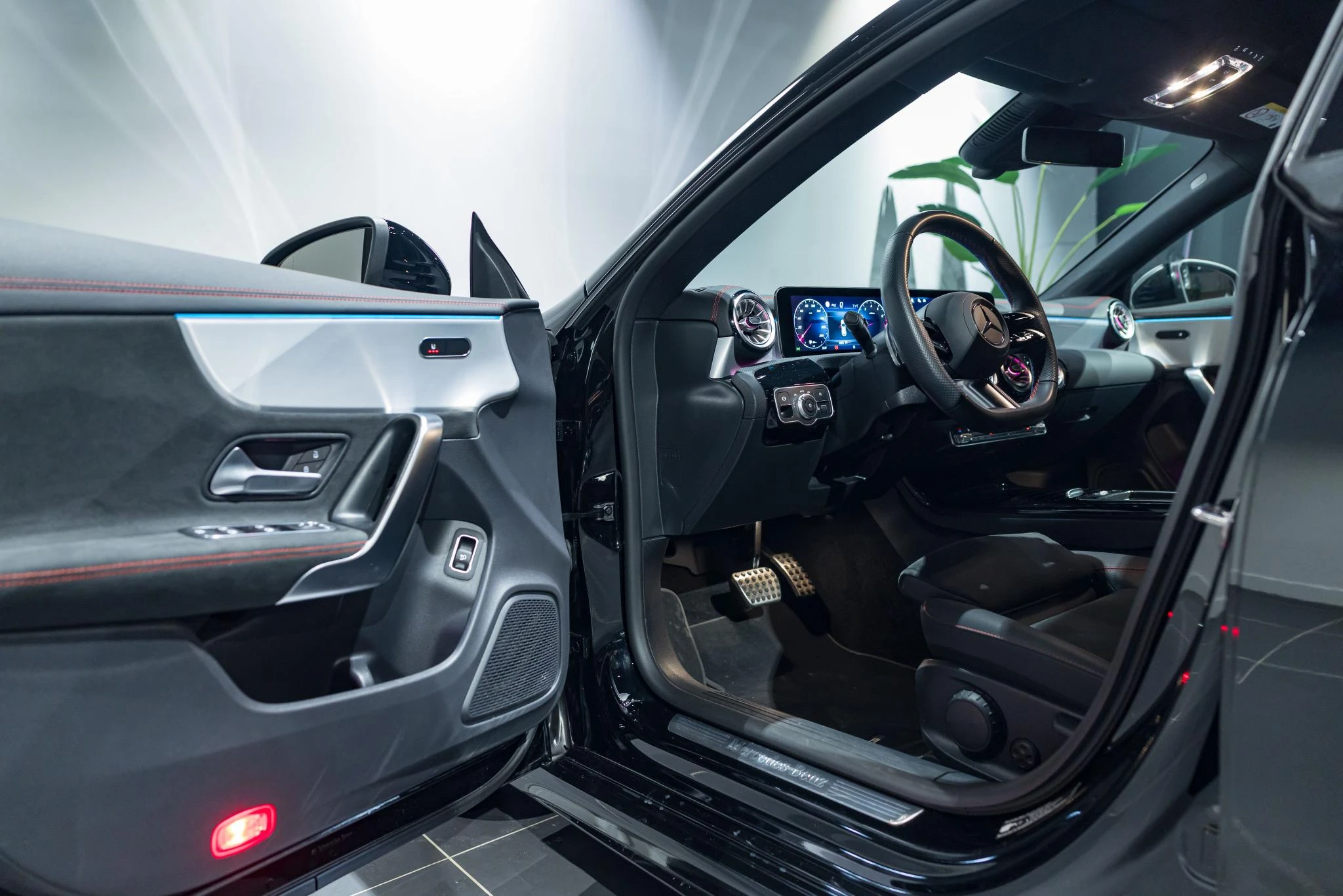 Mercedes-Benz-CLA-image-21