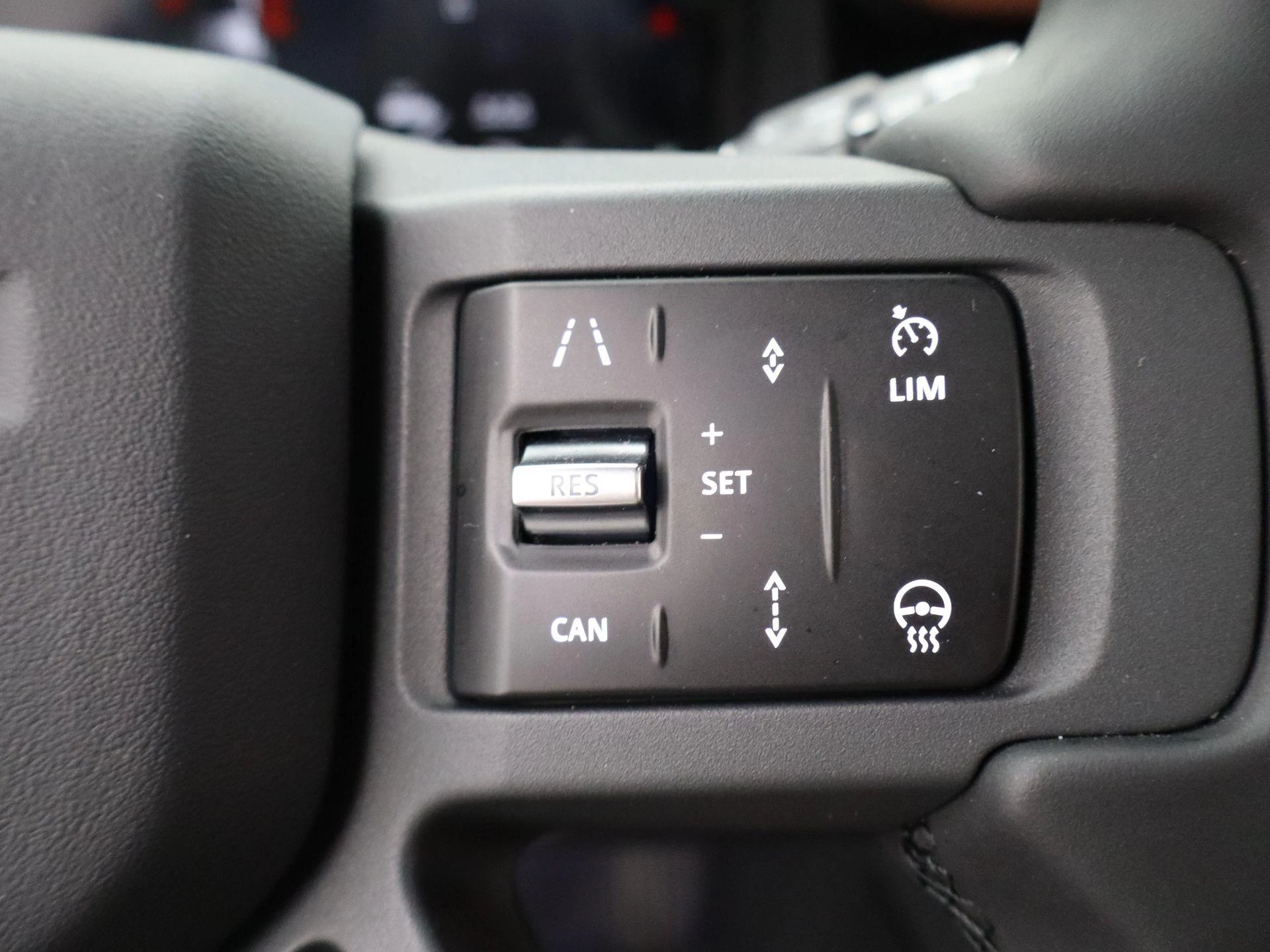 Land Rover Defender P300e X-dynamic SE