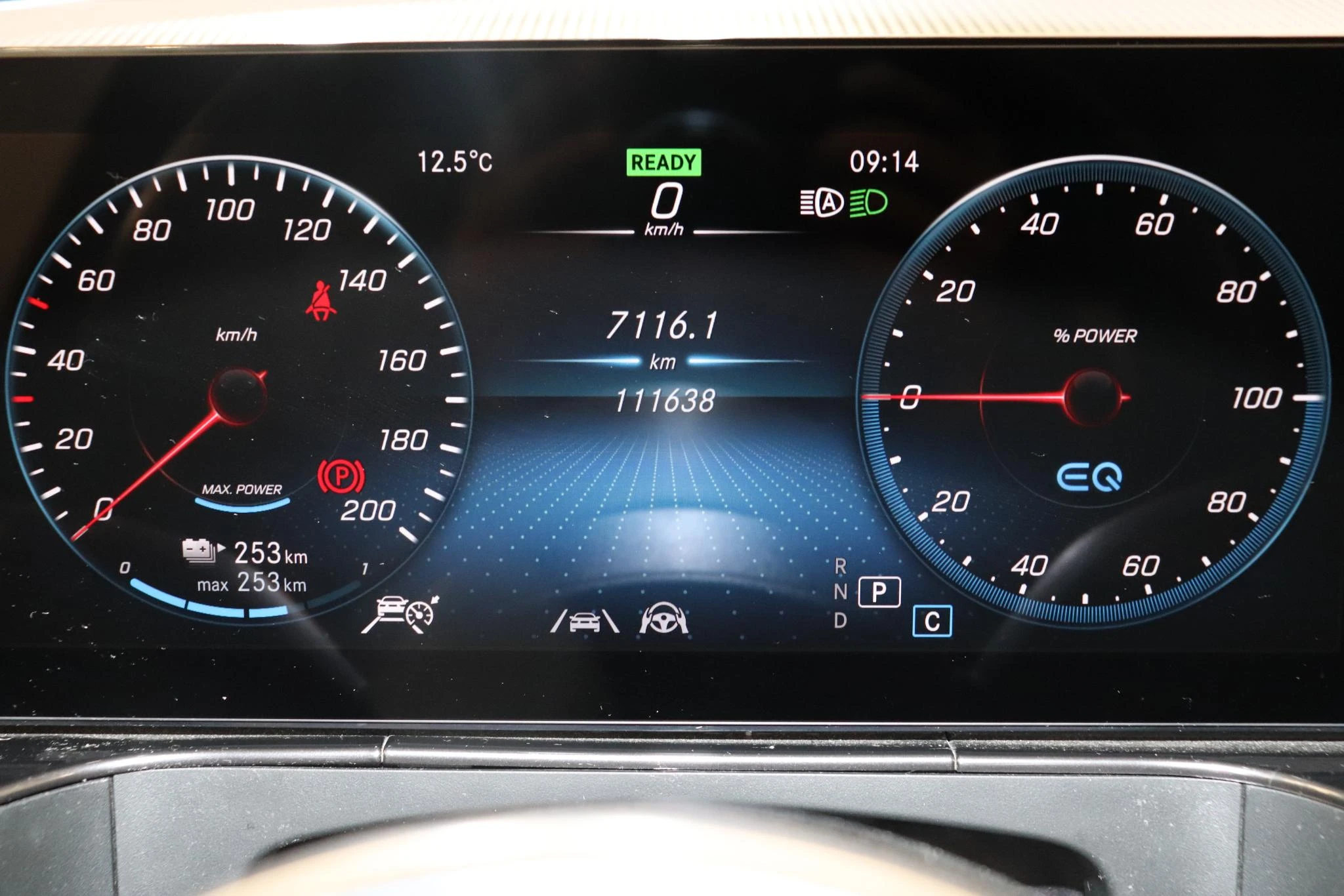 Mercedes-Benz-EQC-image-13
