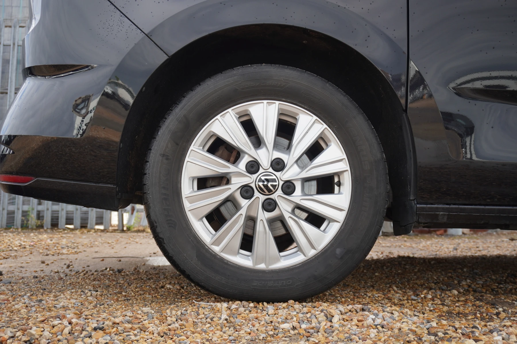 Volkswagen-Multivan-image-43