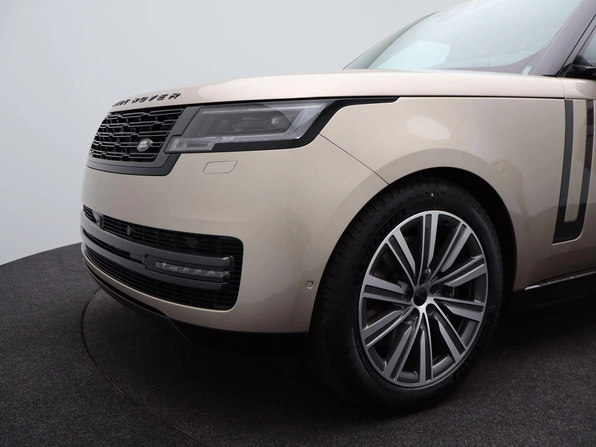 Land Rover-Range Rover-image-44