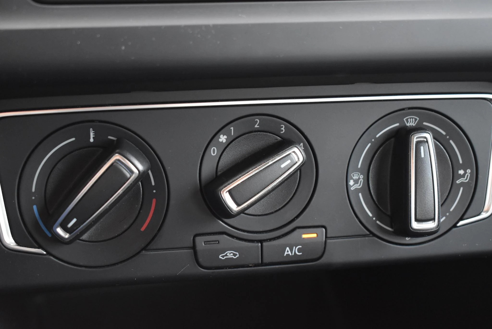 Volkswagen-Polo-image-27