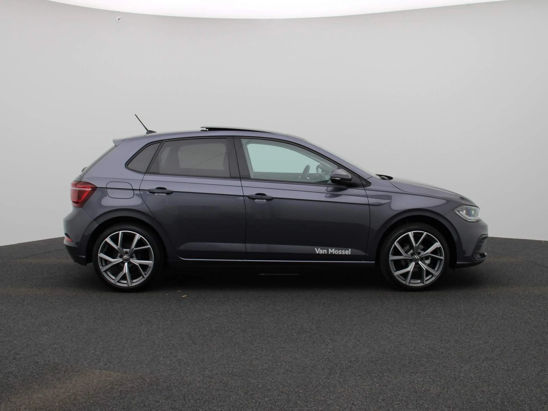 Volkswagen-Polo-image-5