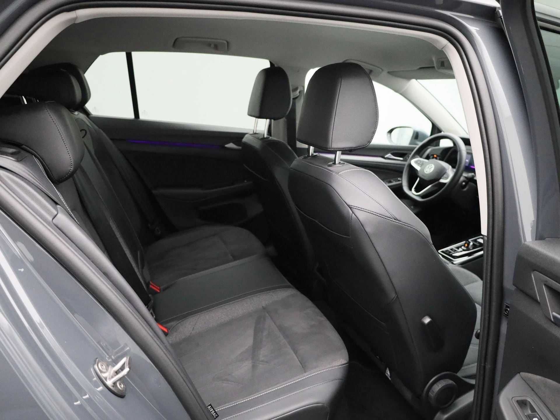Volkswagen-Golf-image-43