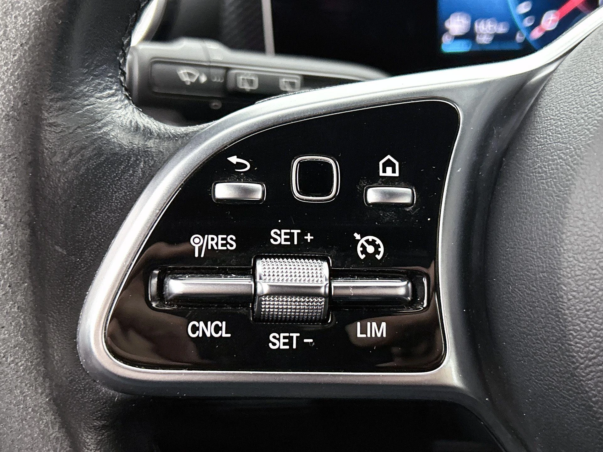 Mercedes-Benz-A-Klasse-image-5