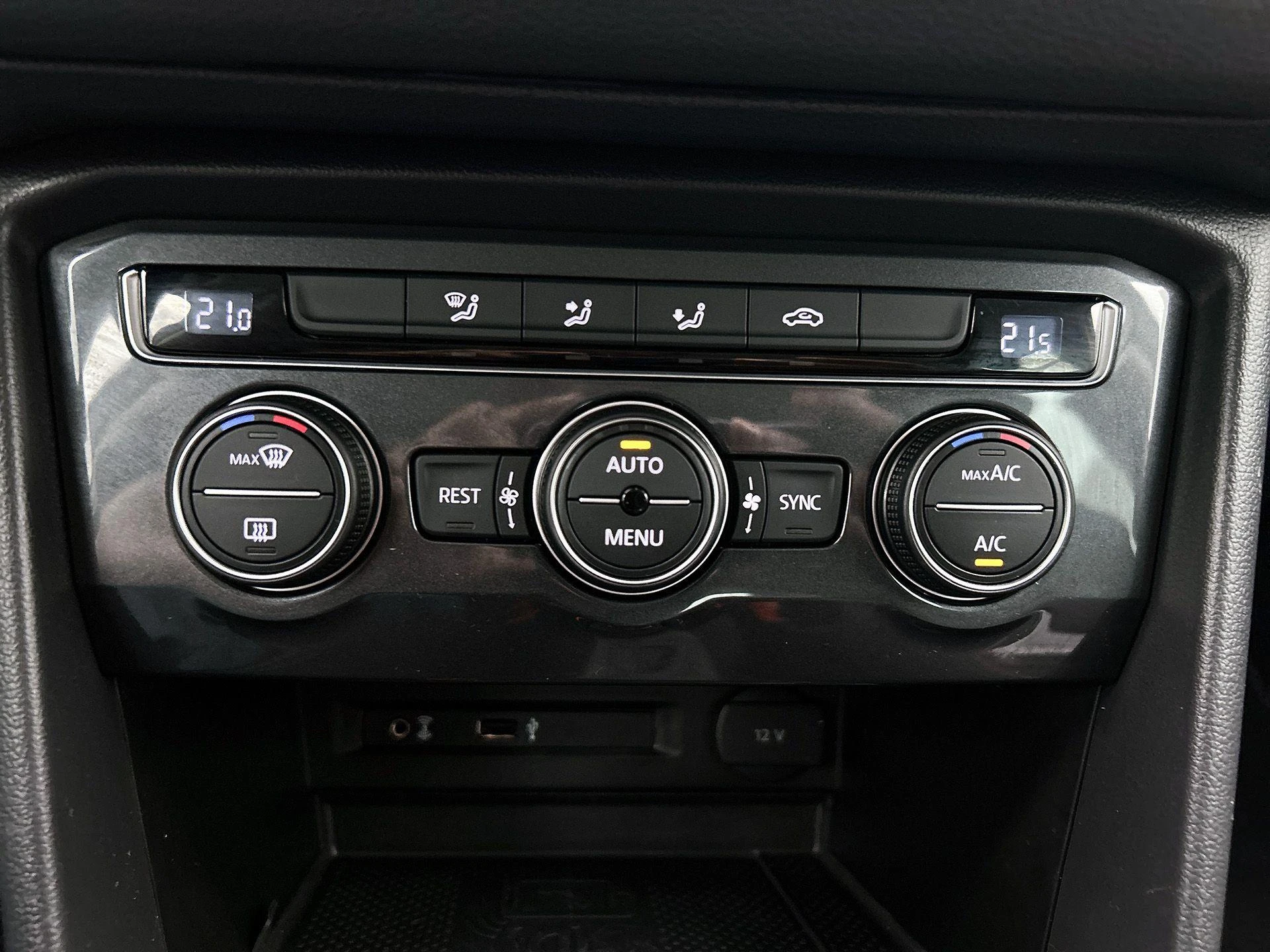 Volkswagen-Tiguan-image-22