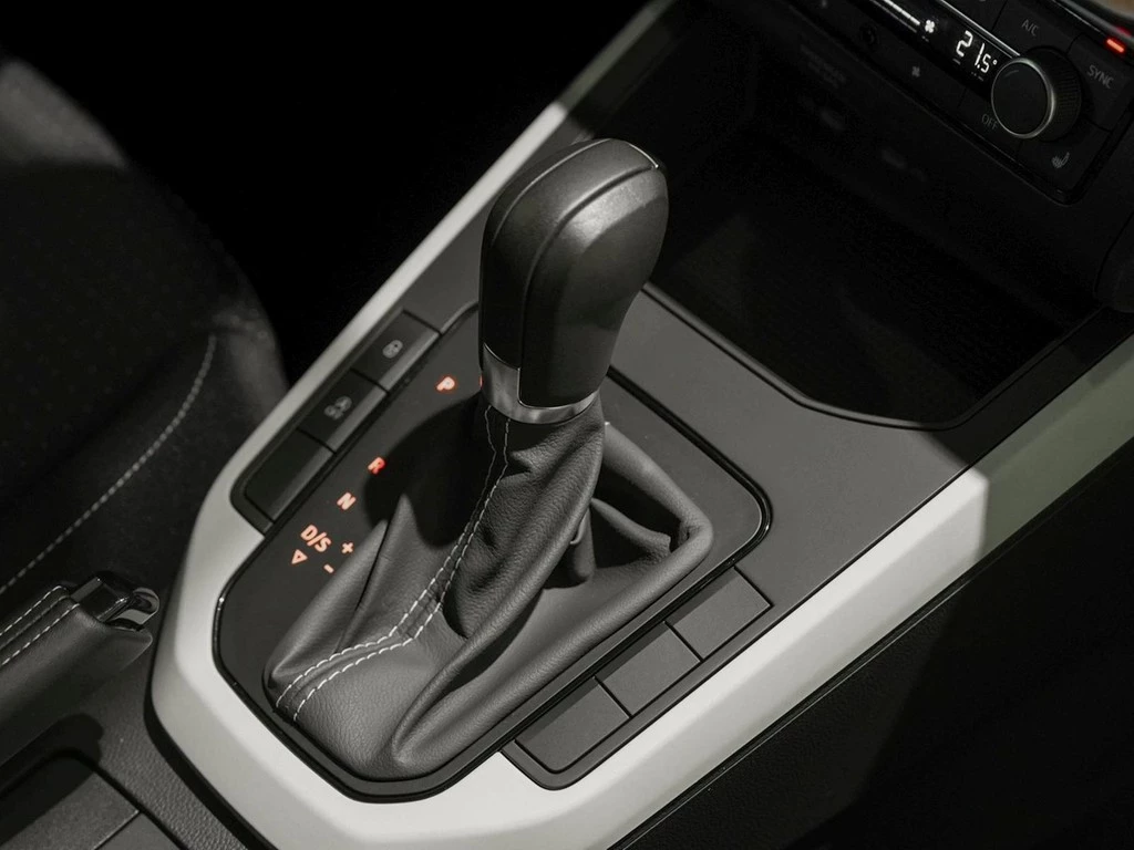SEAT Arona 1.0 TSI DSG Style Edition *LED*Navi*Mirror-Link*Sprachsteuerung*Climatronic*Sitzhzg*