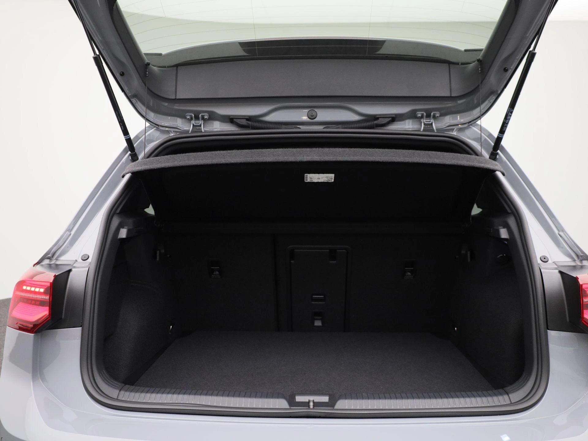 Volkswagen-Golf-image-13